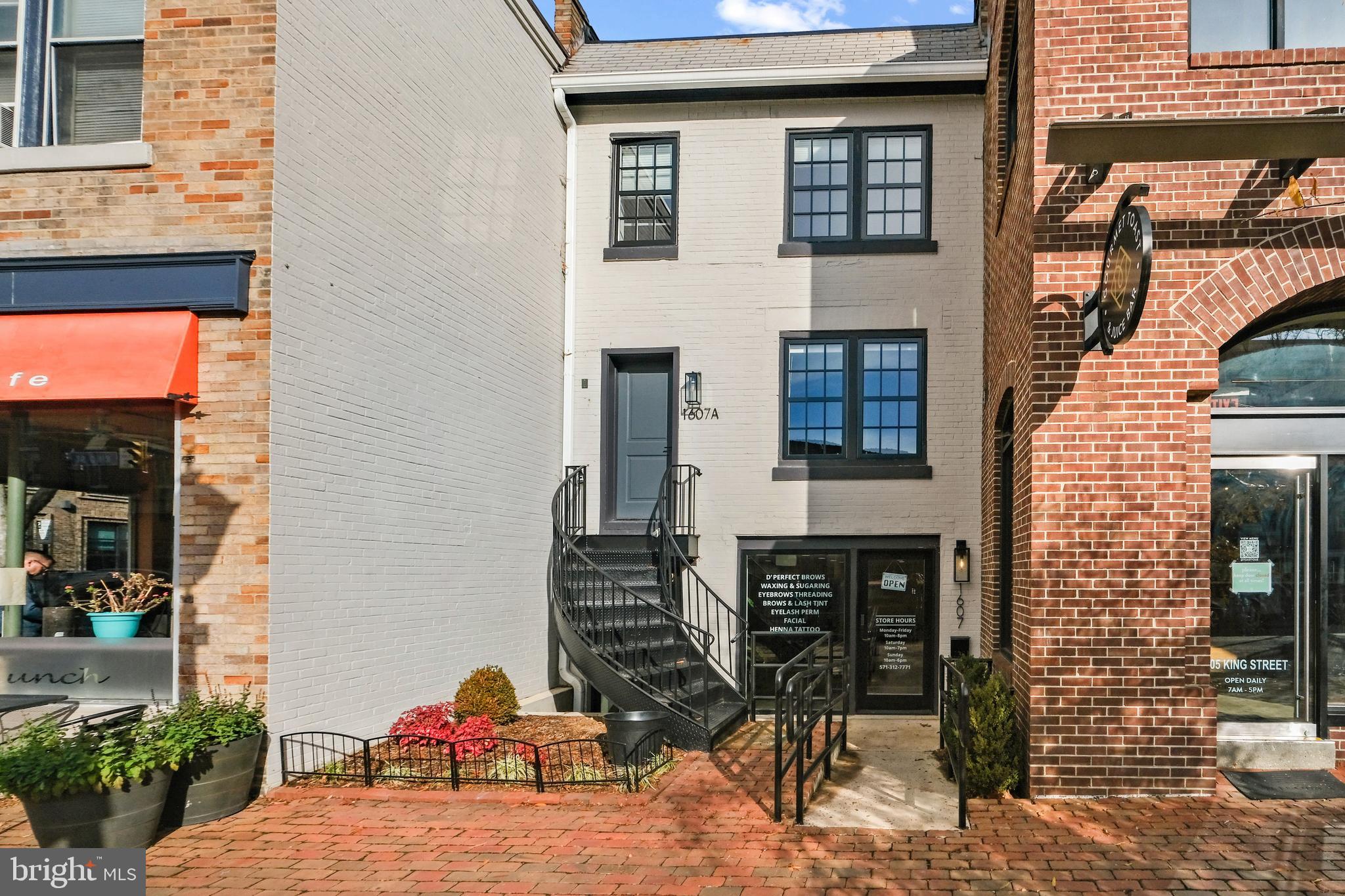 OLD TOWN - Commercial Sale