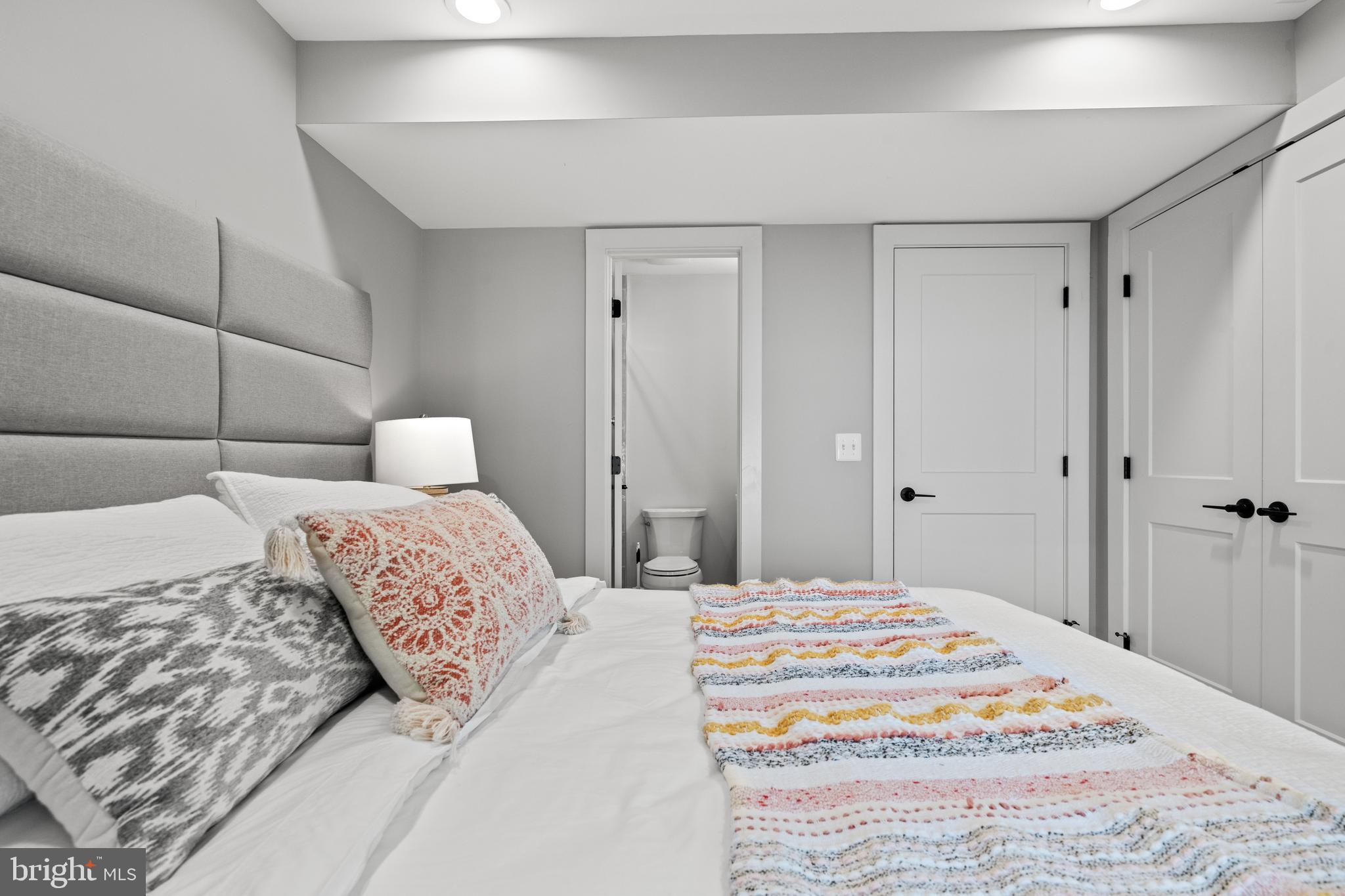 OLD TOWN - Commercial Sale