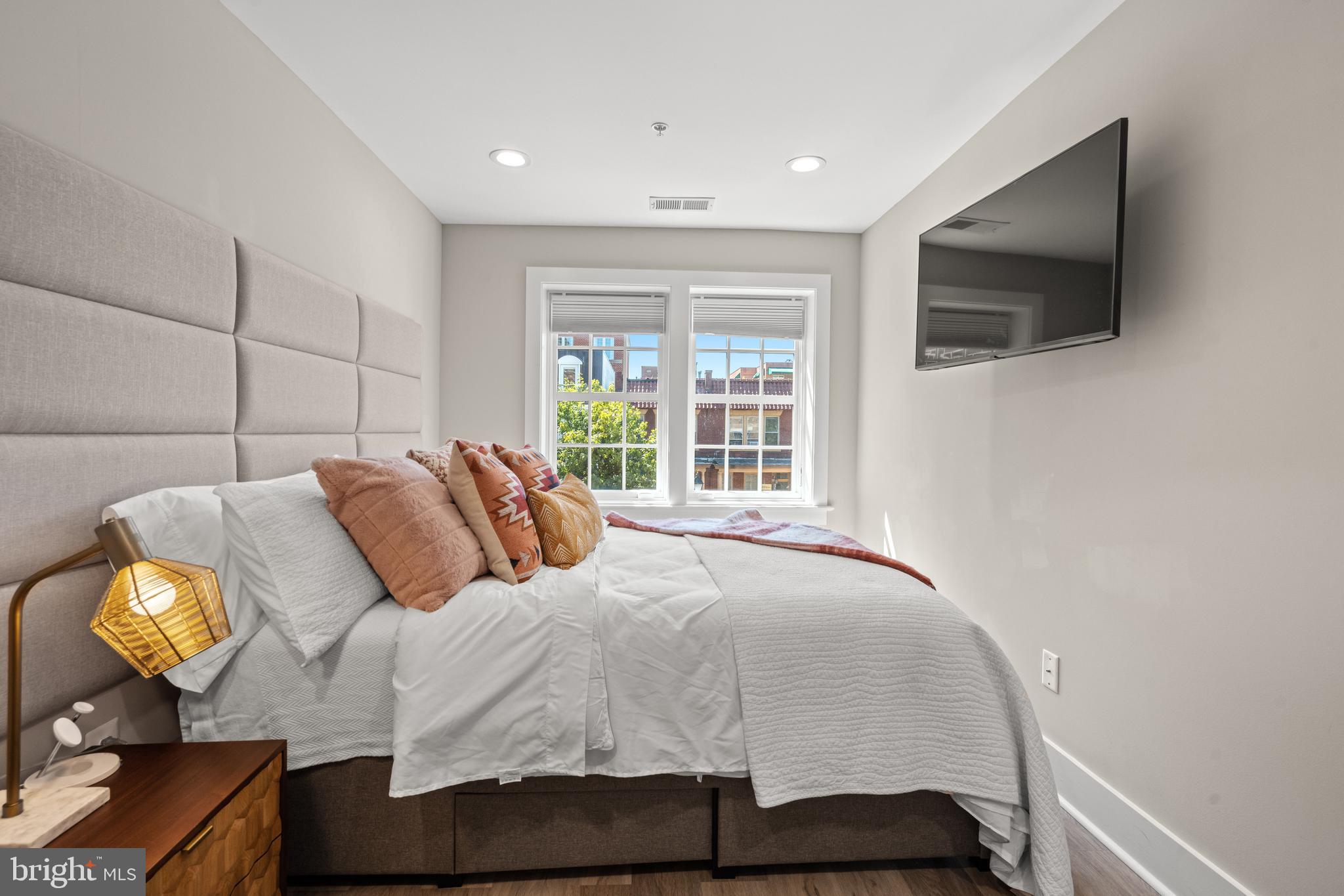 OLD TOWN - Commercial Sale