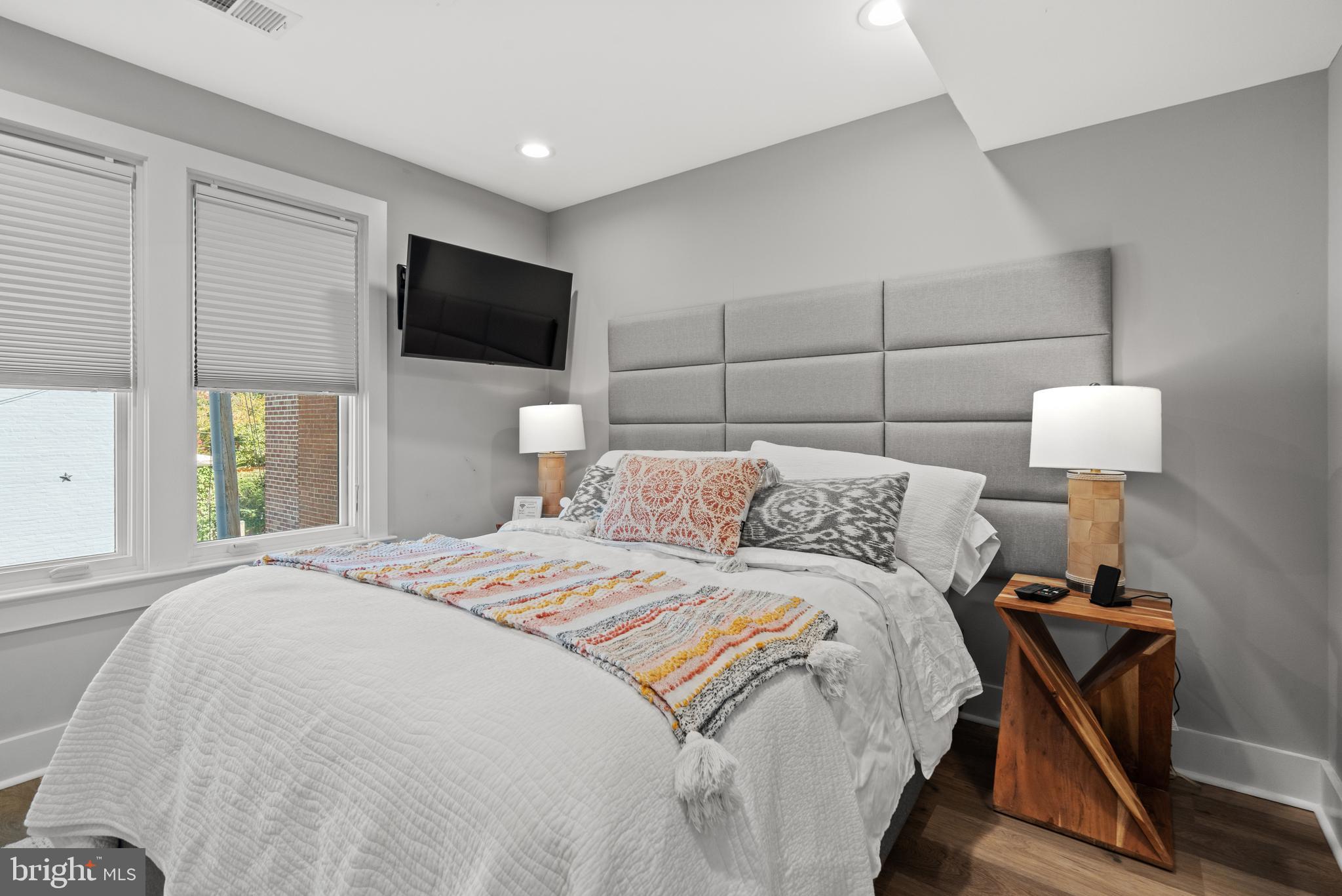 OLD TOWN - Commercial Sale