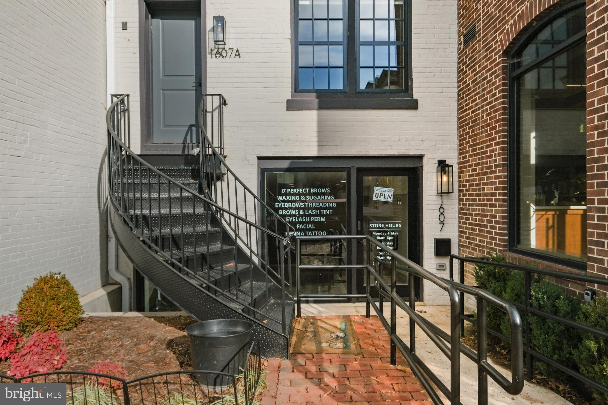 OLD TOWN - Commercial Sale