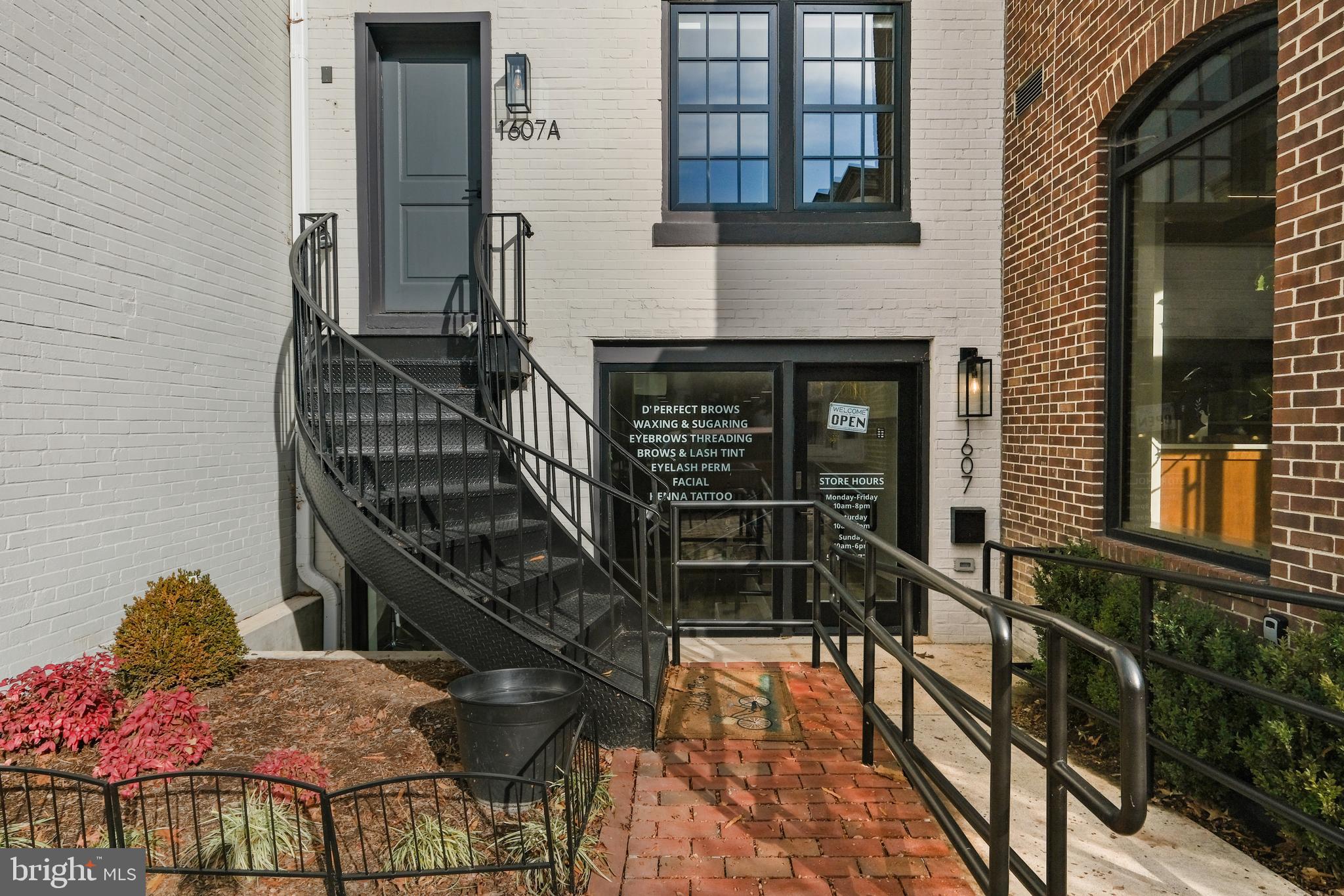 OLD TOWN - Commercial Sale