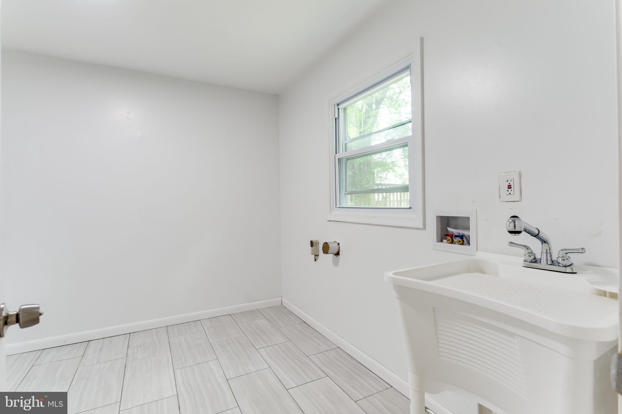 FOUR SEASONS ESTATES - Residential