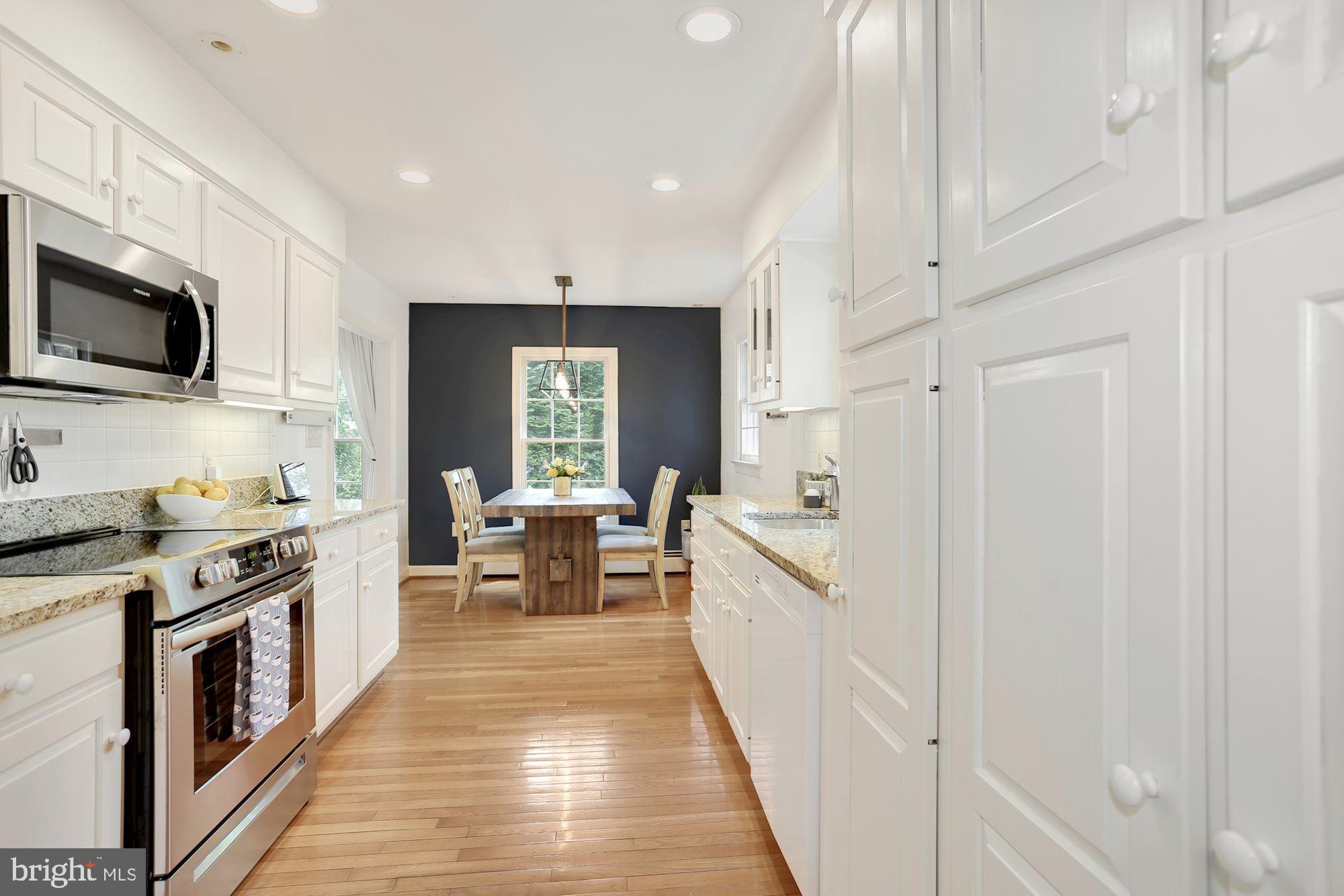 COUNTRY CLUB - Residential