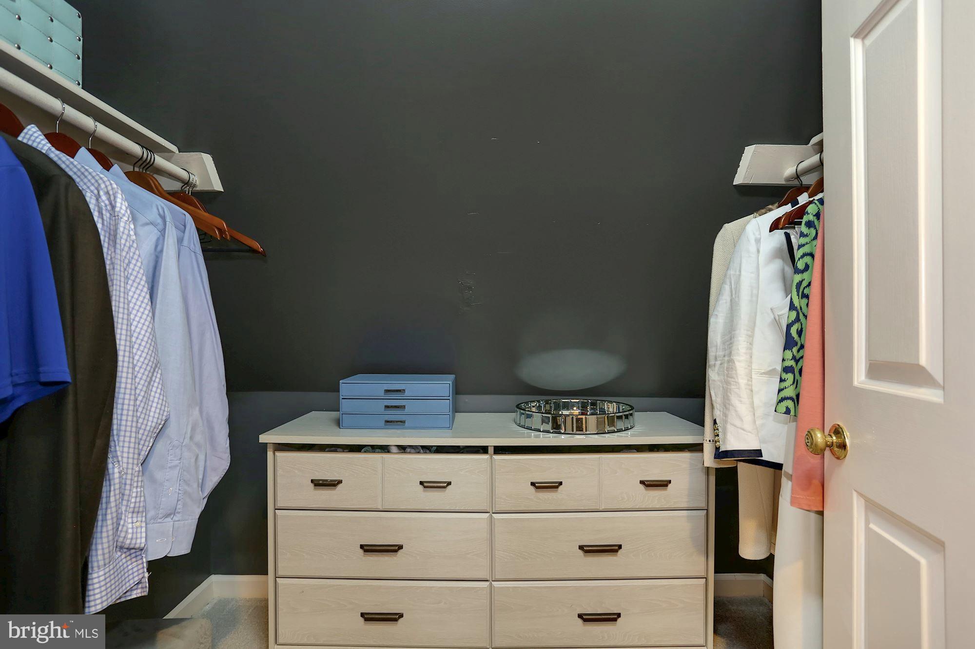 COUNTRY CLUB - Residential