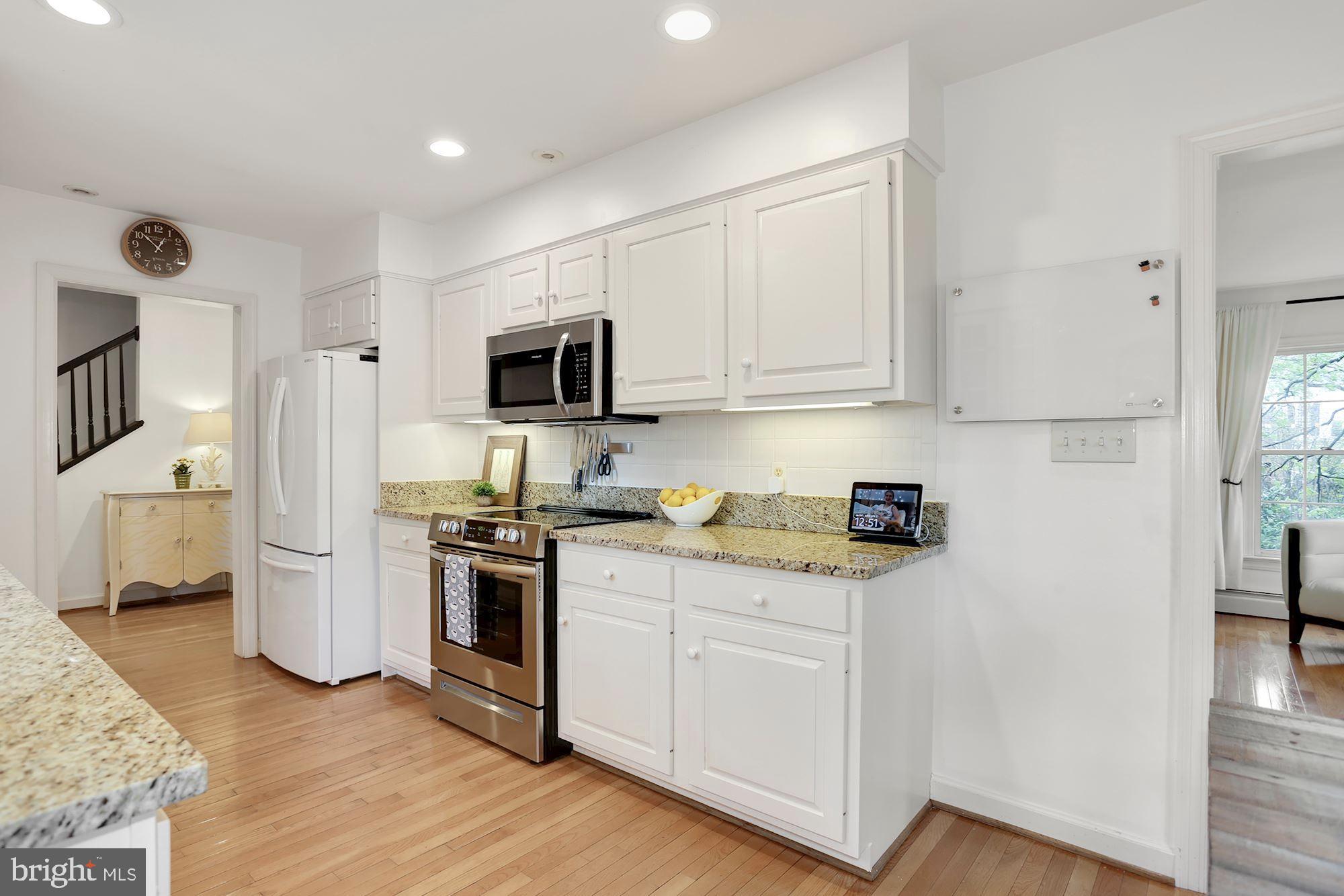 COUNTRY CLUB - Residential