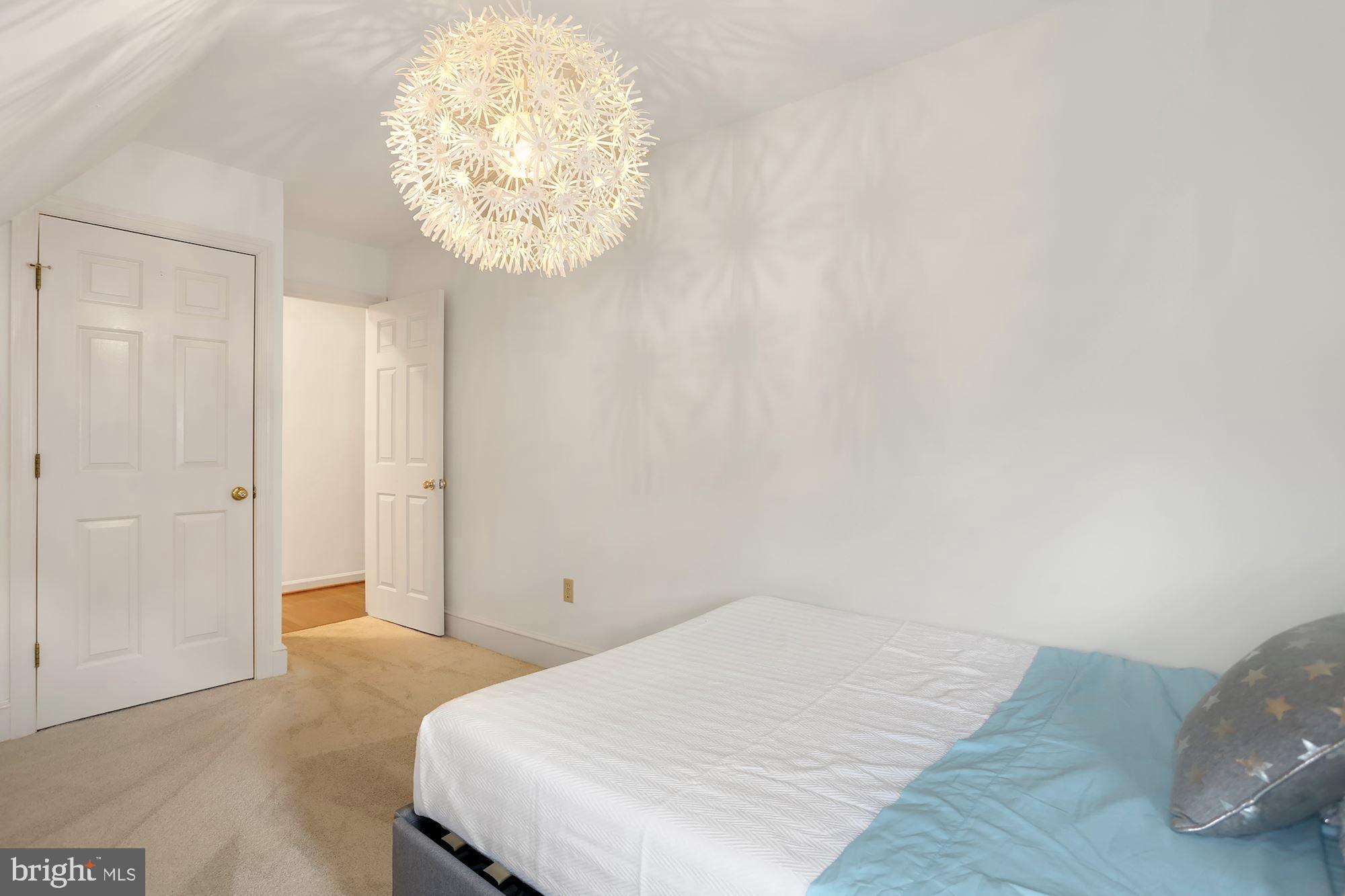 COUNTRY CLUB - Residential