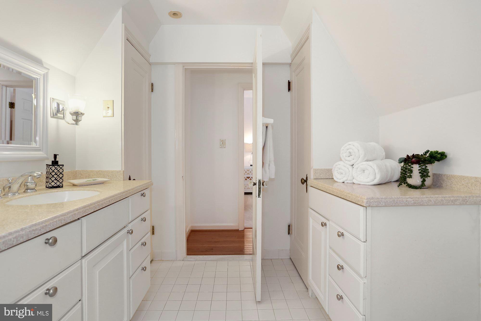 COUNTRY CLUB - Residential