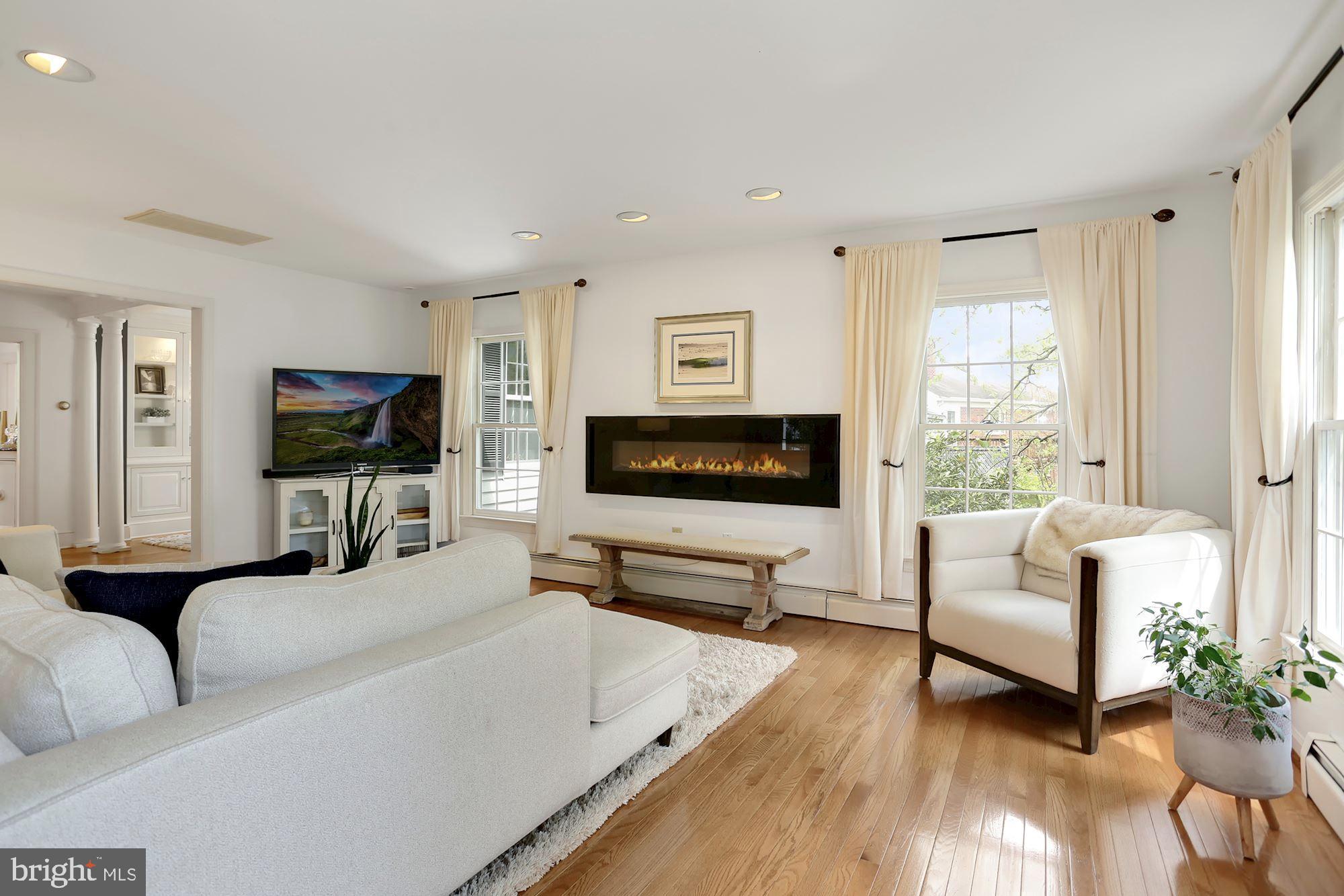 COUNTRY CLUB - Residential