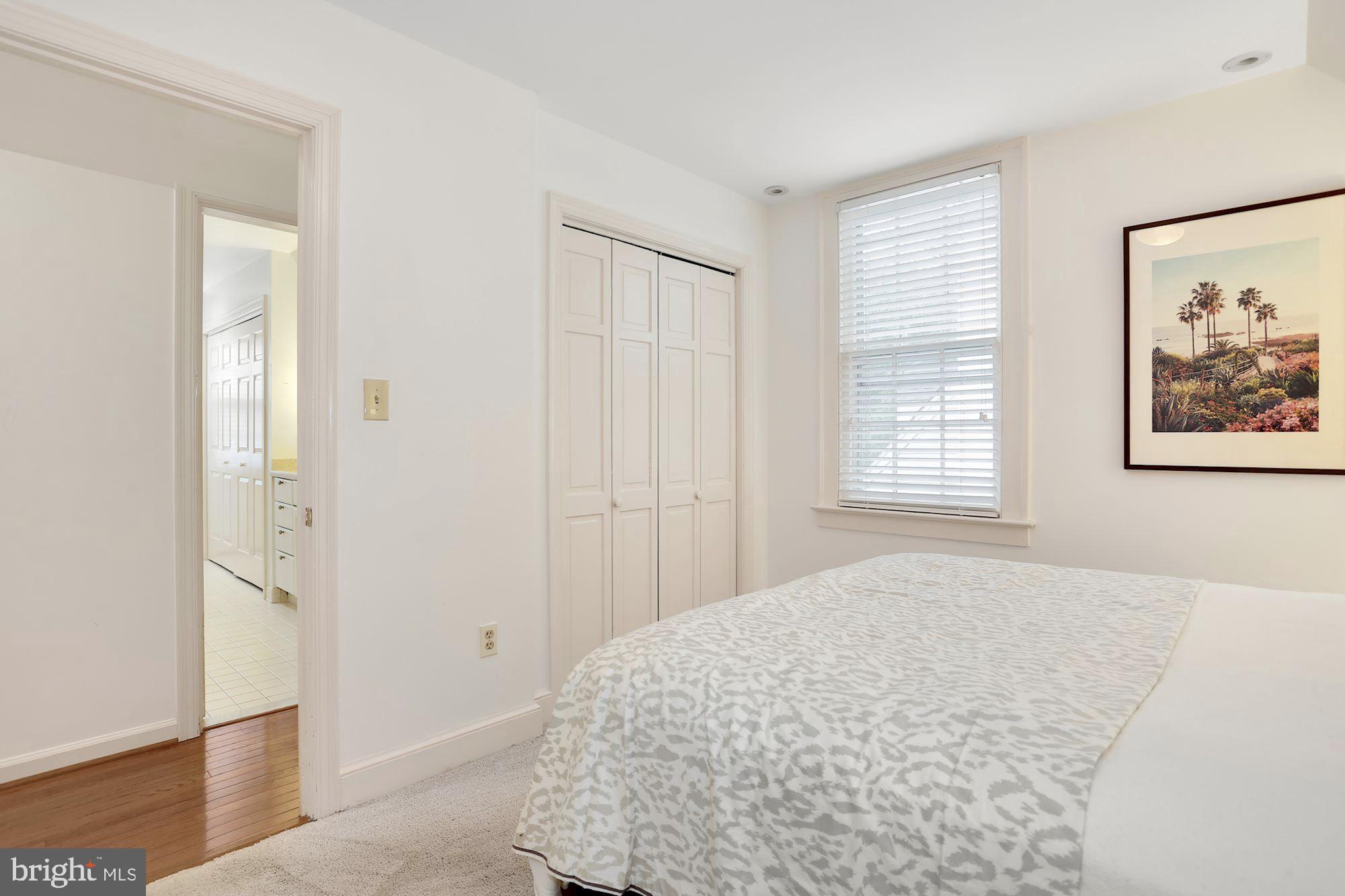 COUNTRY CLUB - Residential