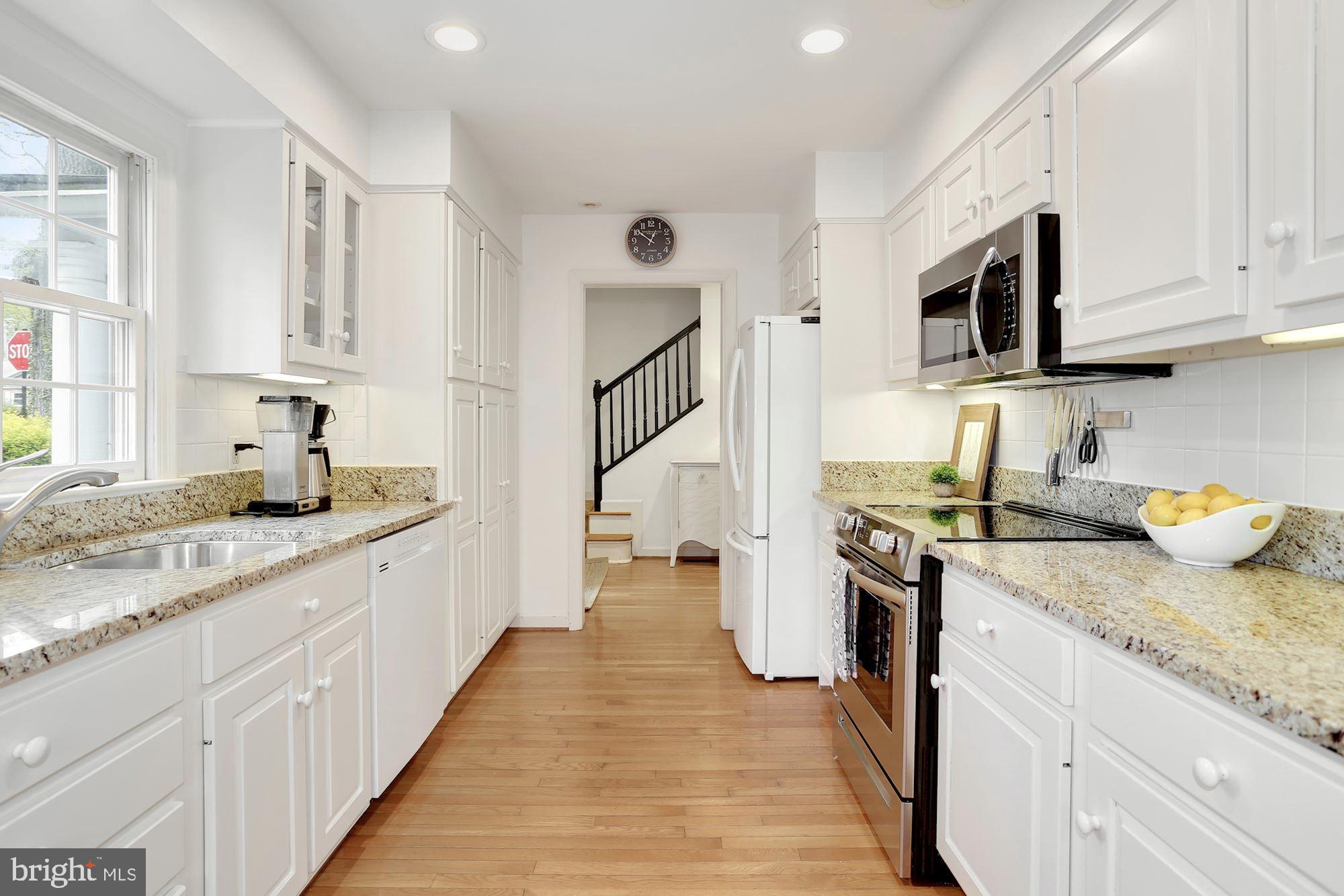 COUNTRY CLUB - Residential