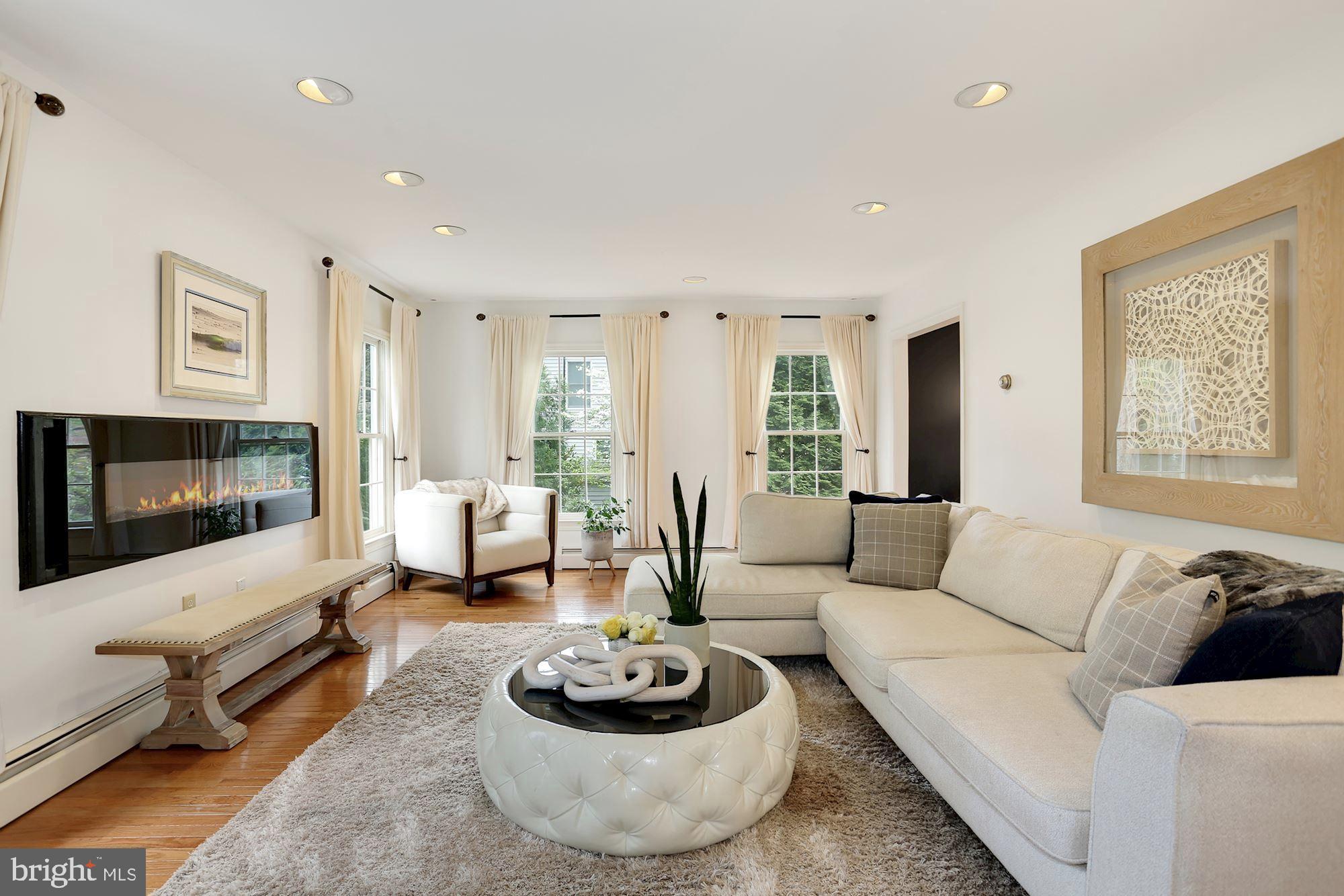 COUNTRY CLUB - Residential