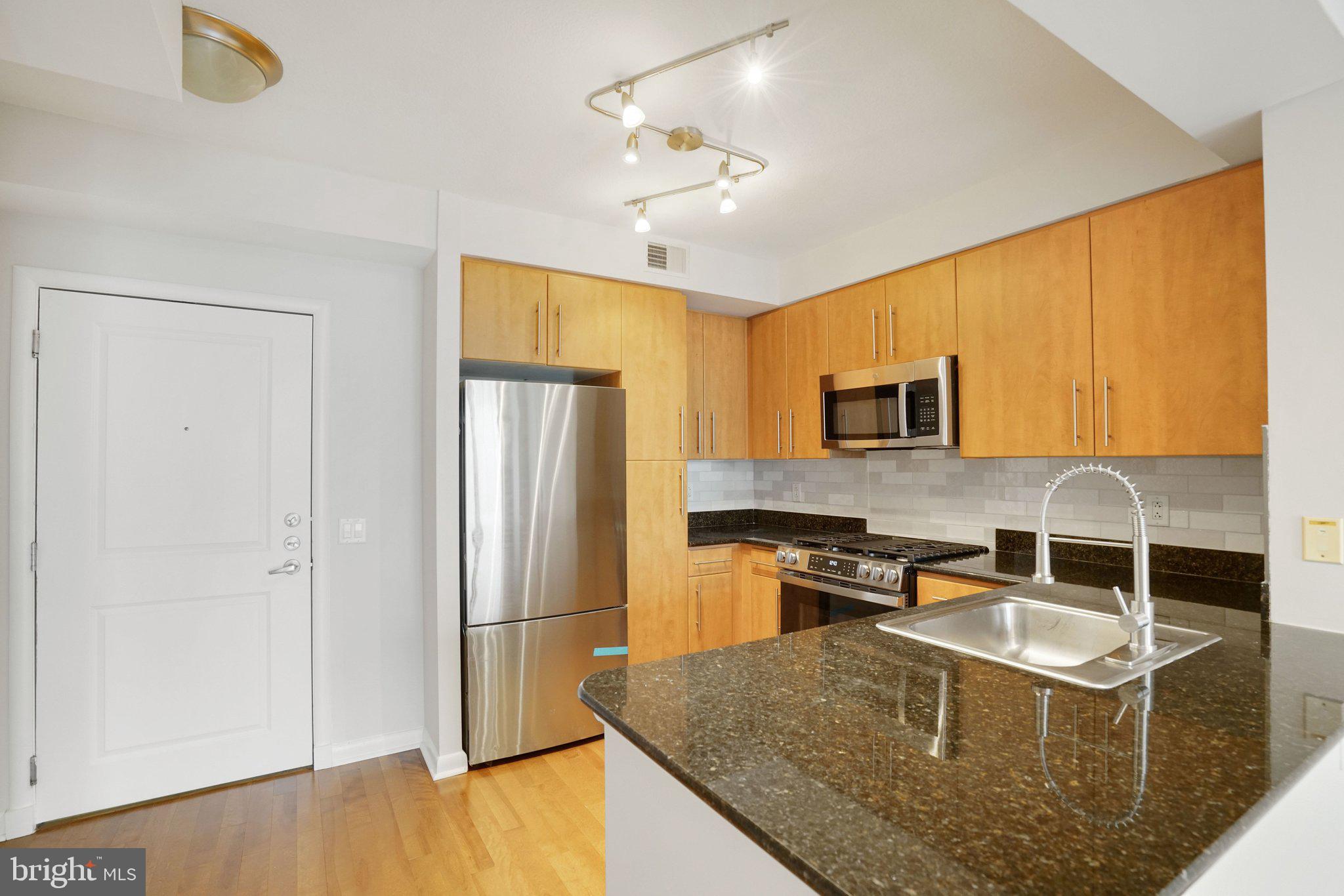 CLARENDON 1021 - Residential