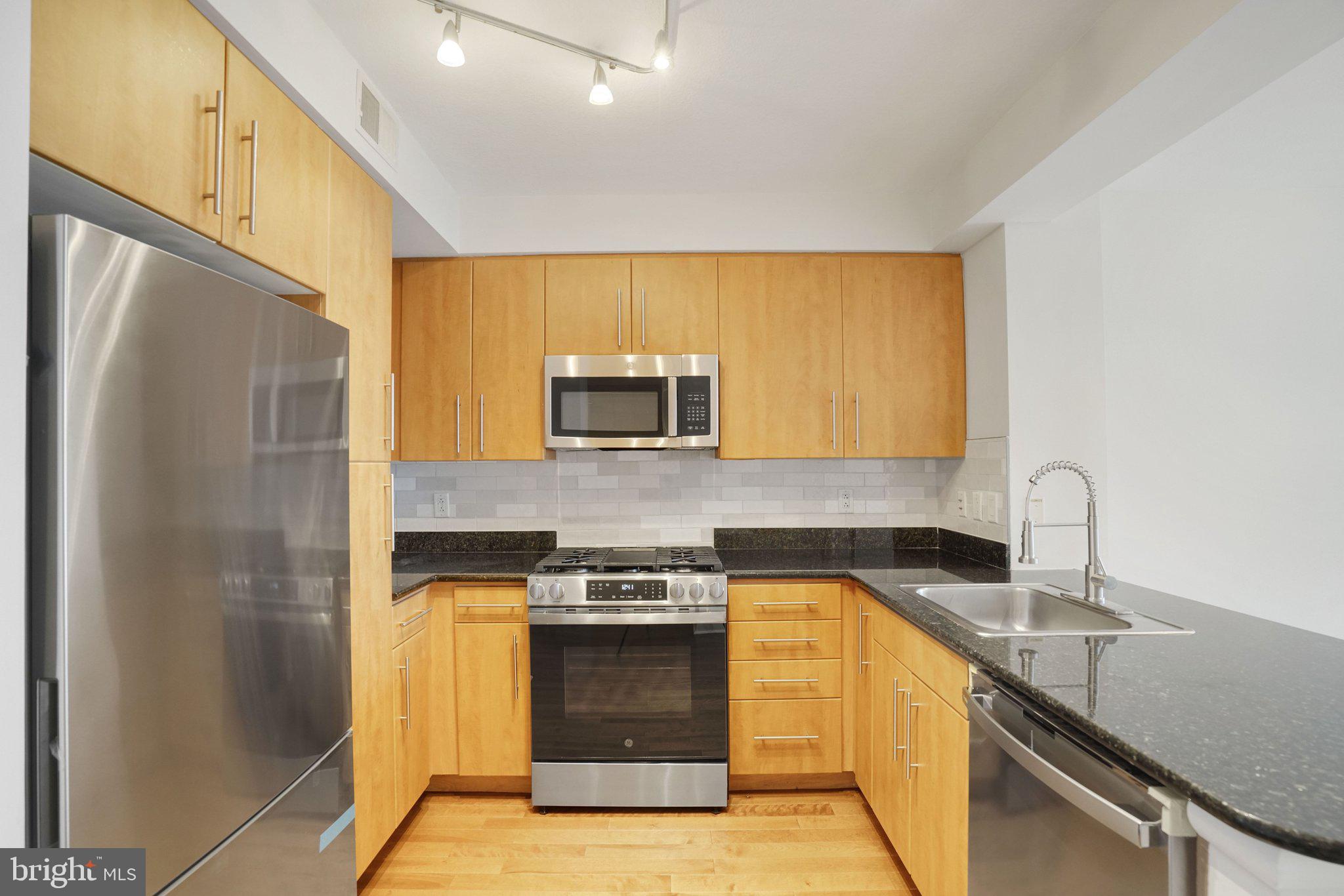 1021 N GARFIELD STREET 740