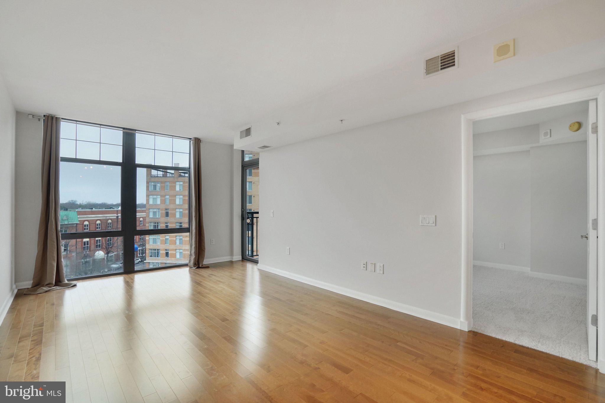 CLARENDON 1021 - Residential