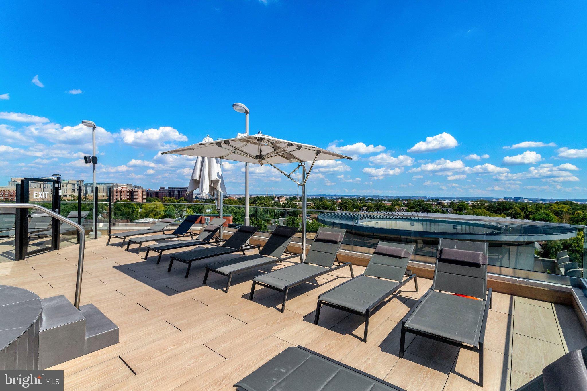 CLARENDON 1021 - Residential