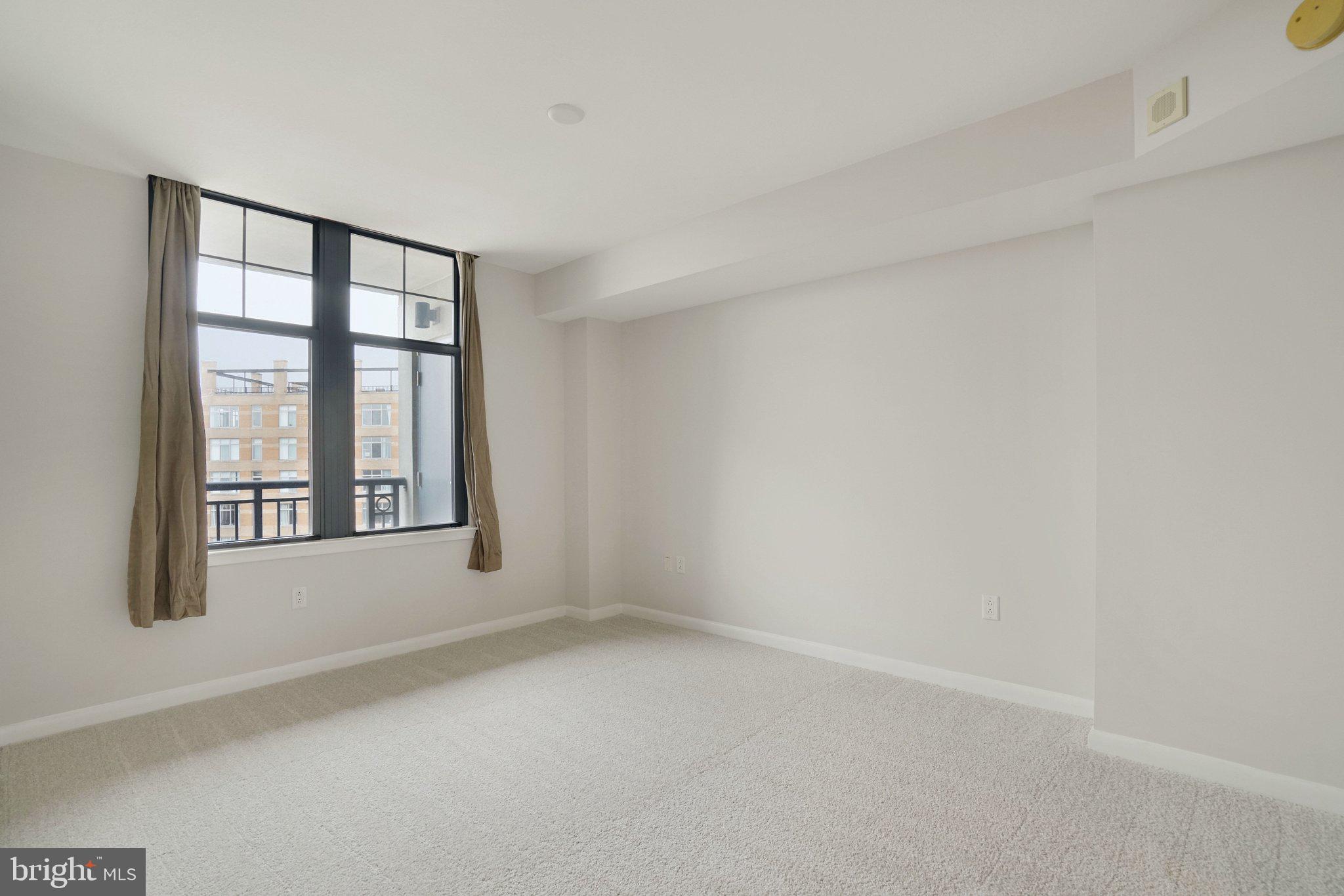 CLARENDON 1021 - Residential