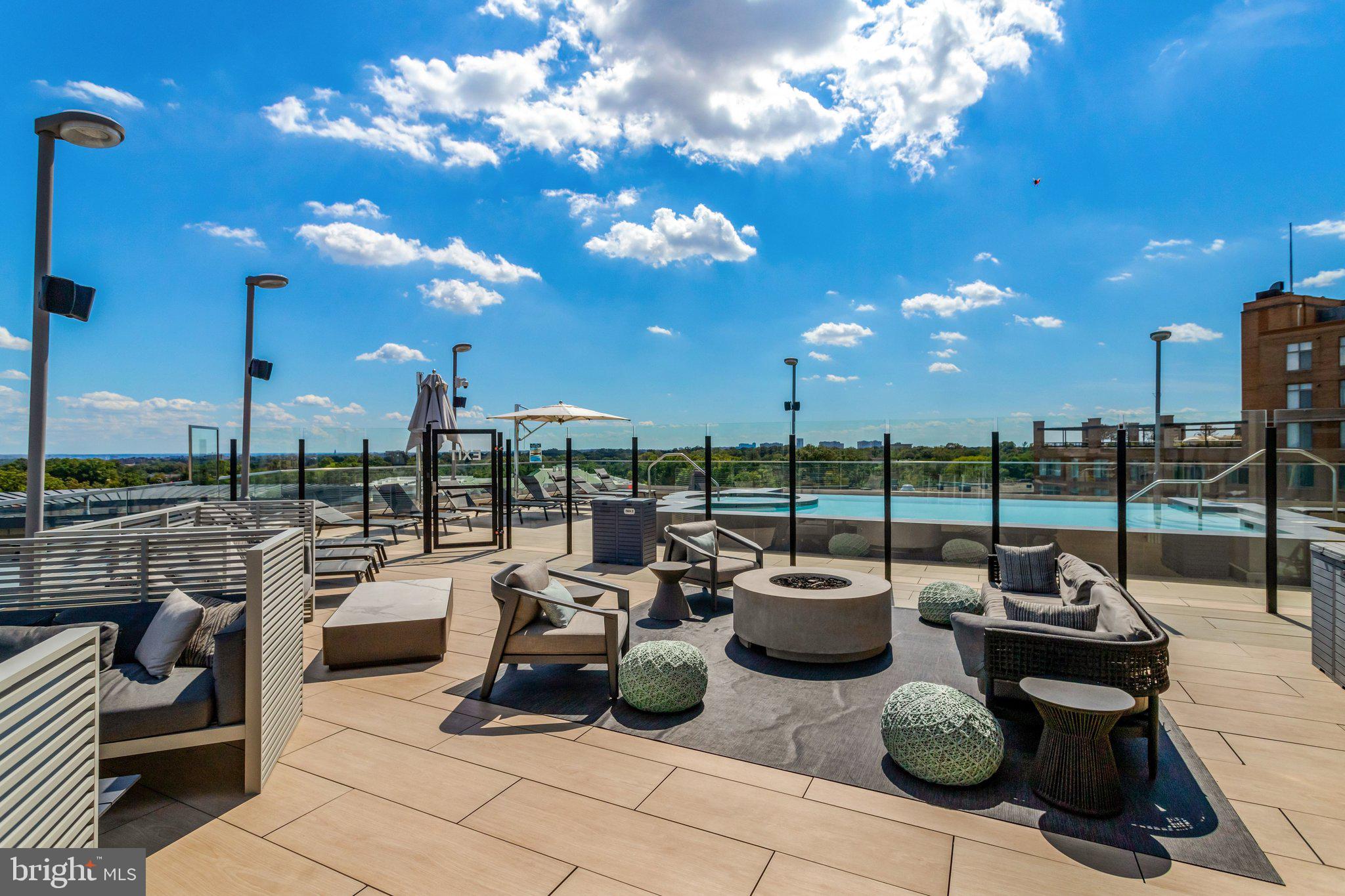 CLARENDON 1021 - Residential