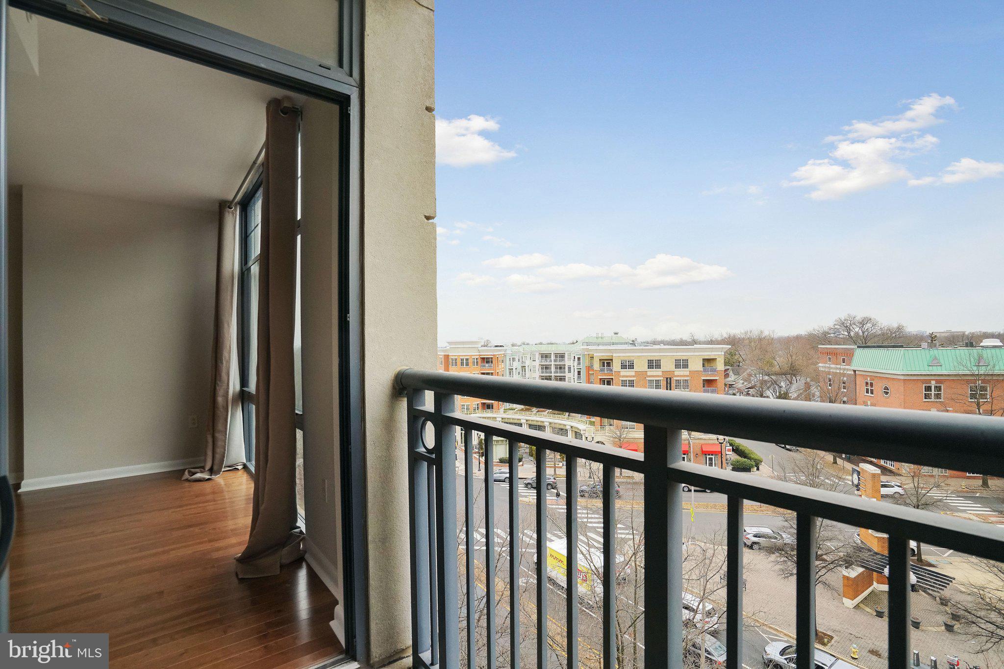 CLARENDON 1021 - Residential