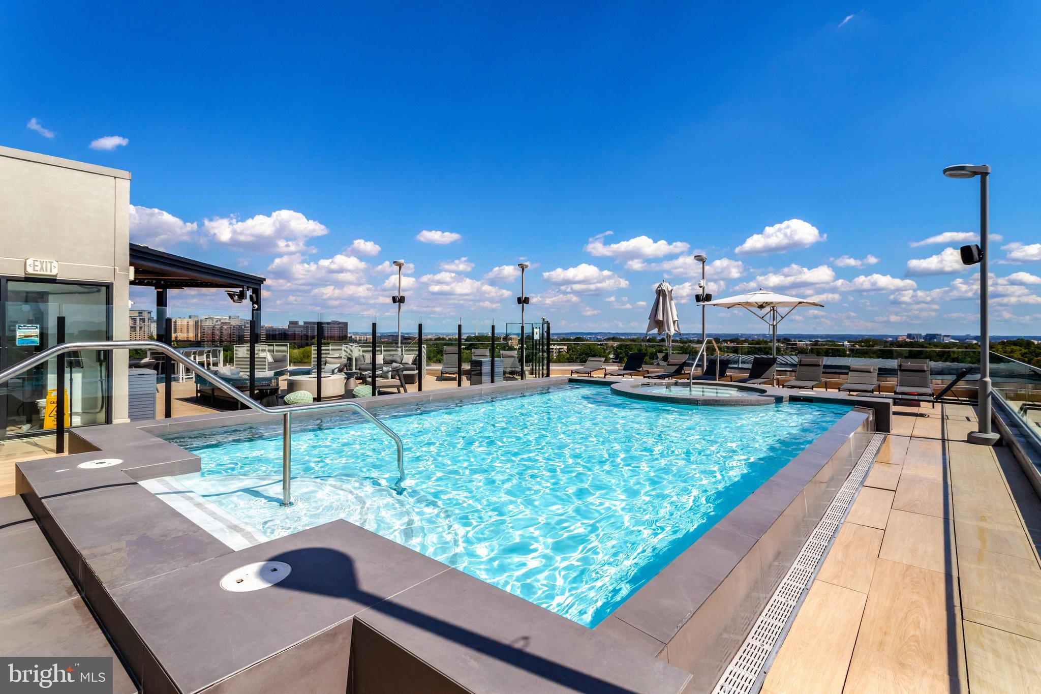 CLARENDON 1021 - Residential