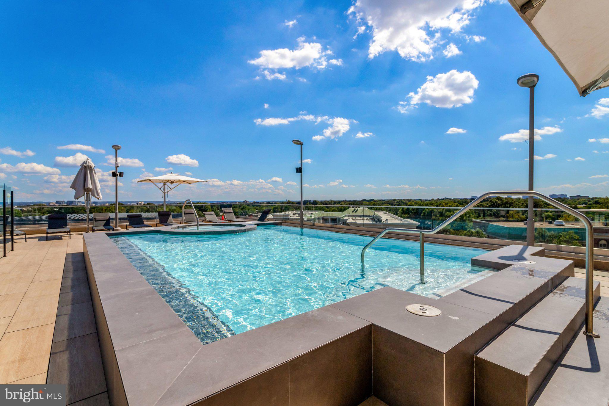 CLARENDON 1021 - Residential