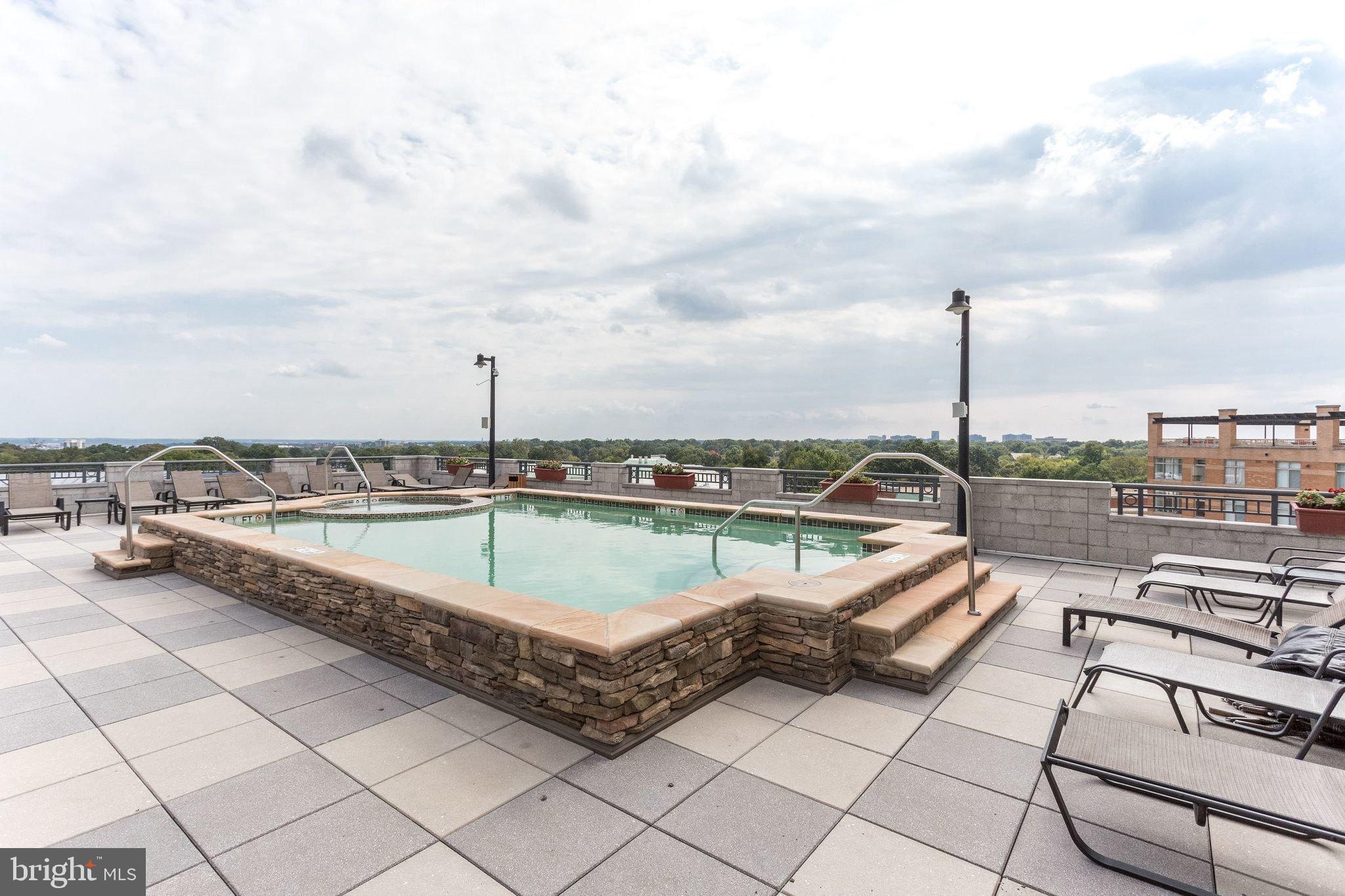 CLARENDON 1021 - Residential