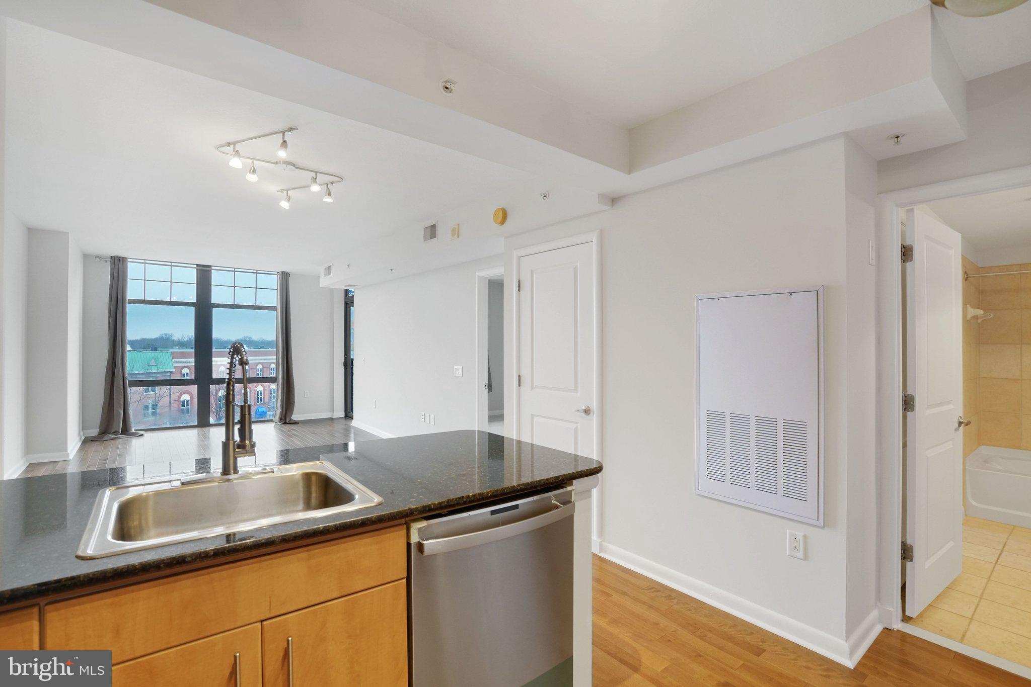 CLARENDON 1021 - Residential