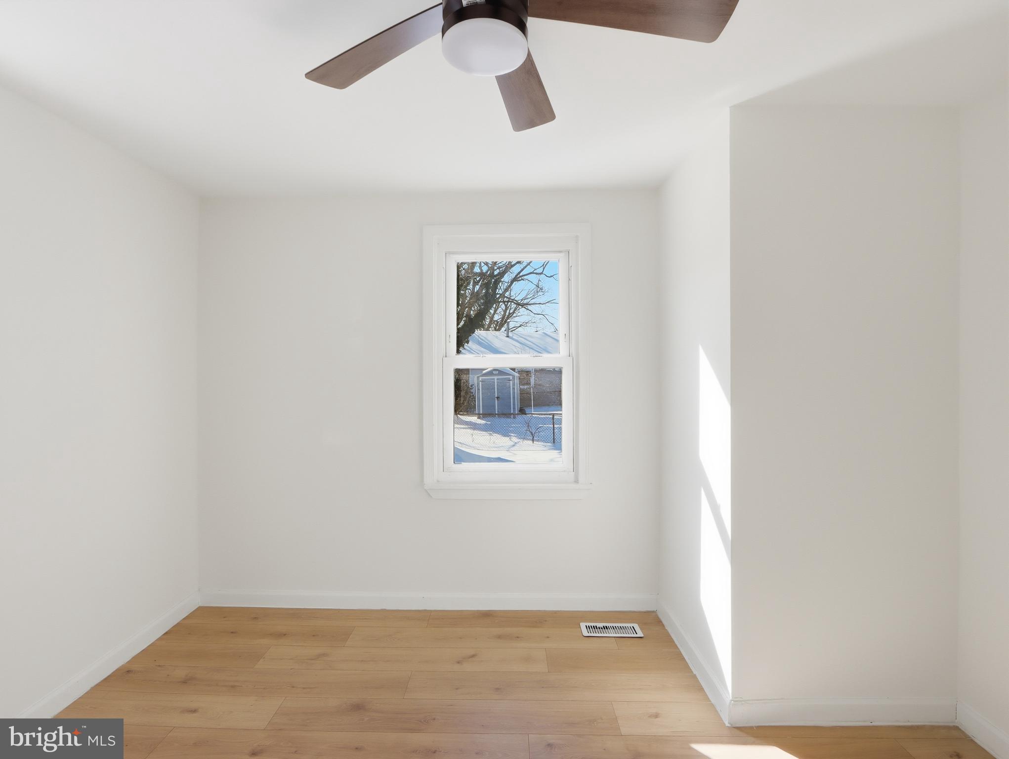 COLONIAL HOUSING - Residential