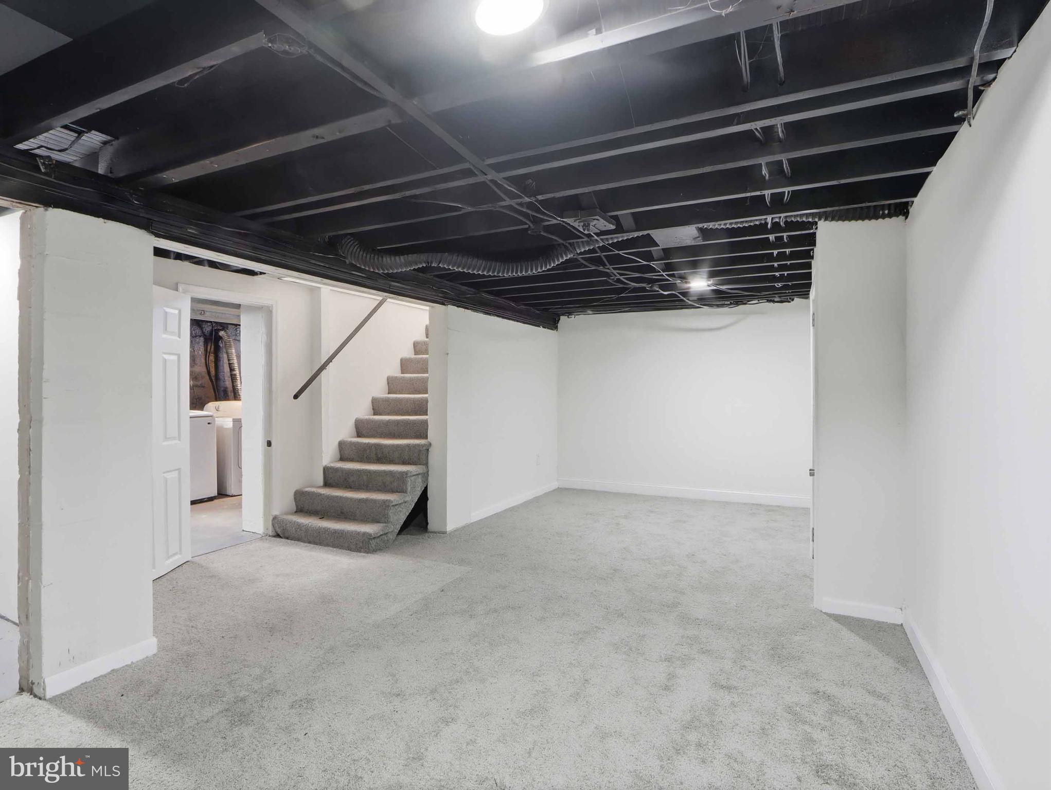 COLONIAL HOUSING - Residential