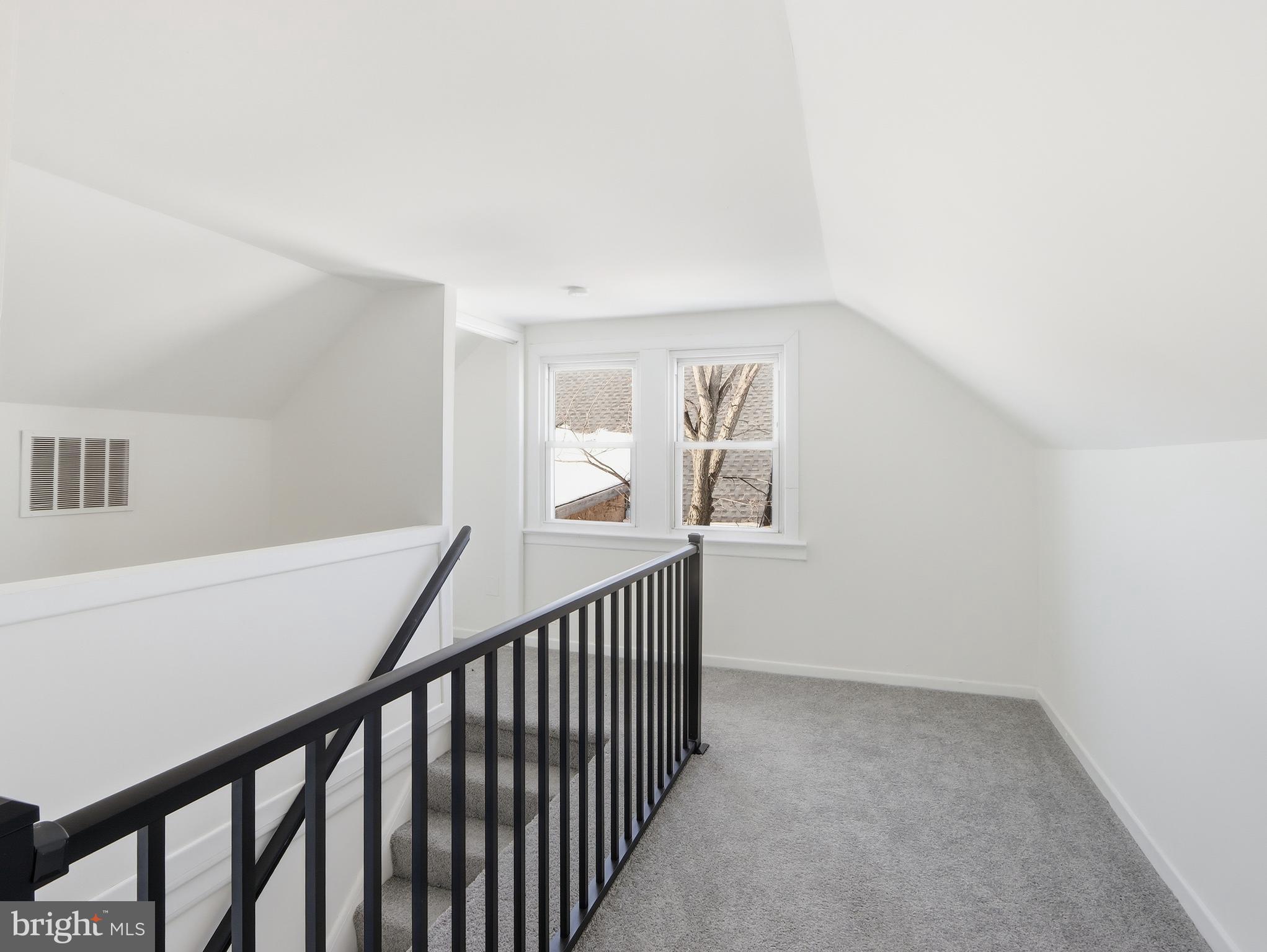 COLONIAL HOUSING - Residential