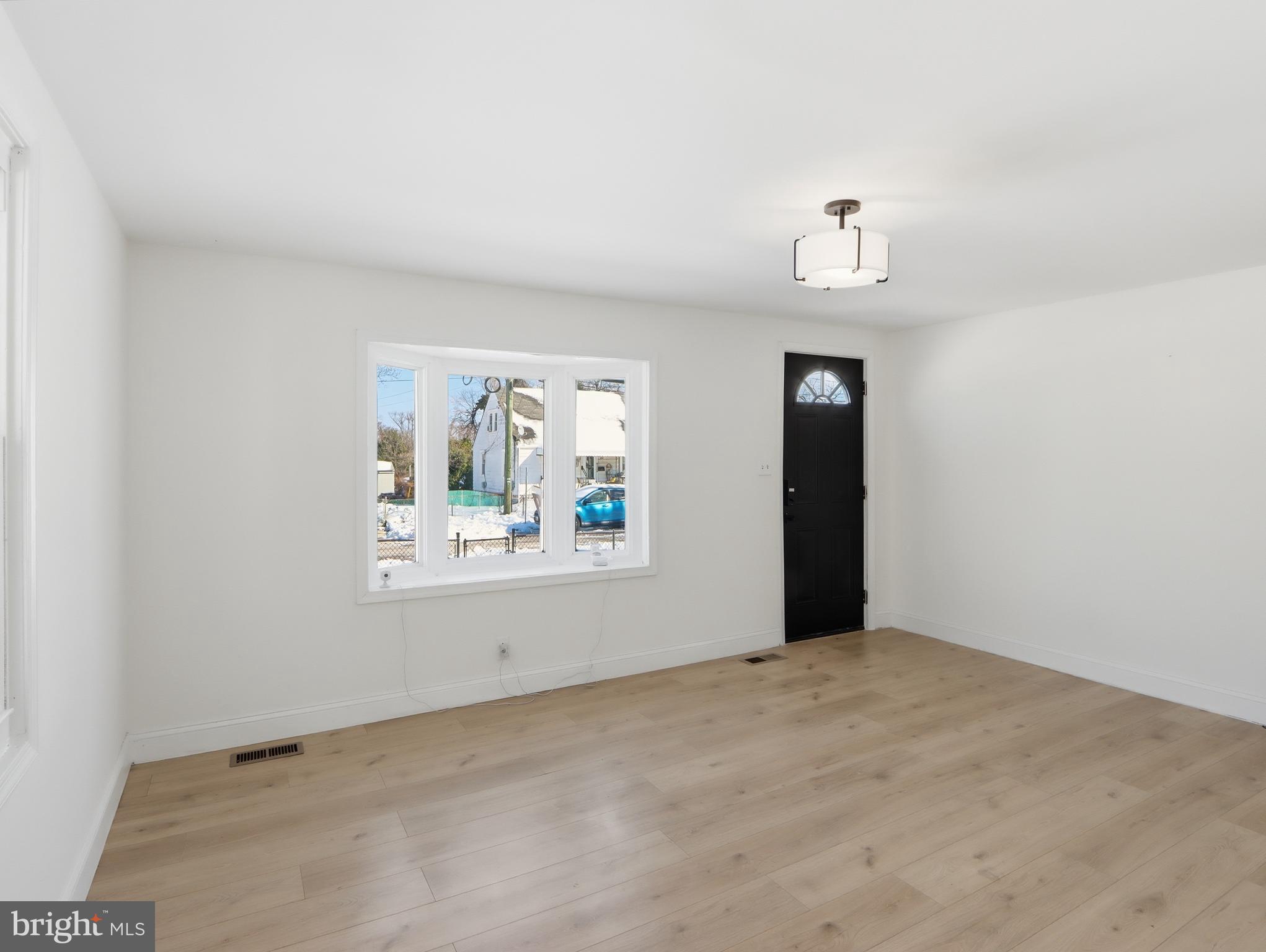 COLONIAL HOUSING - Residential