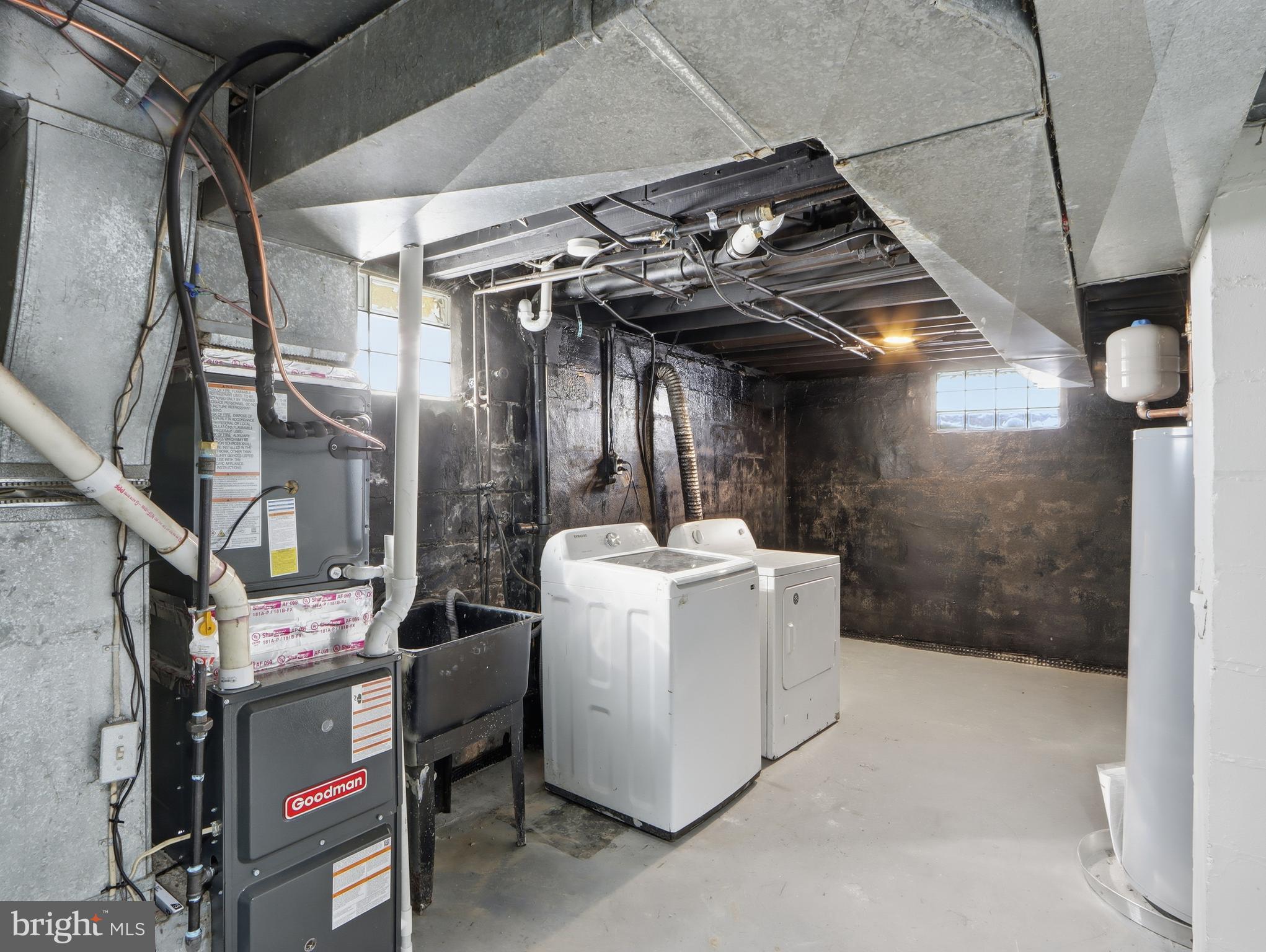 COLONIAL HOUSING - Residential