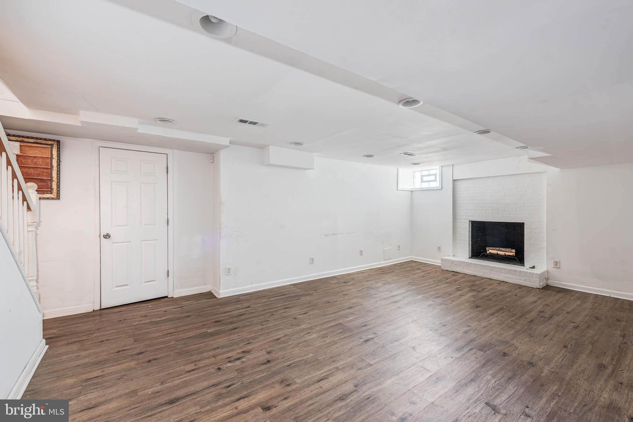 GLENDALE - Residential Income