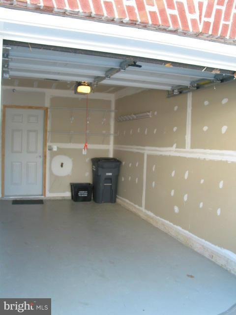 THE COMMONS ON WILLIAM SQUARE - Residential Lease