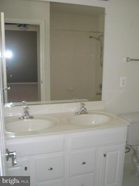 THE COMMONS ON WILLIAM SQUARE - Residential Lease