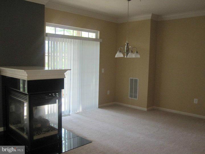 THE COMMONS ON WILLIAM SQUARE - Residential Lease