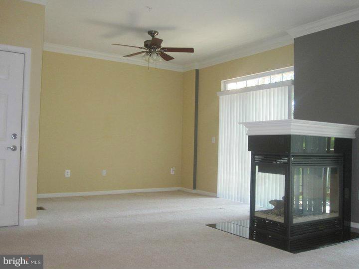 THE COMMONS ON WILLIAM SQUARE - Residential Lease