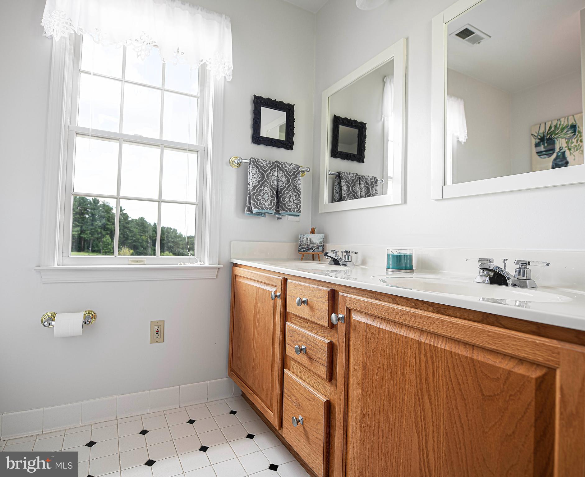 CLAIRES MEADOW - Residential