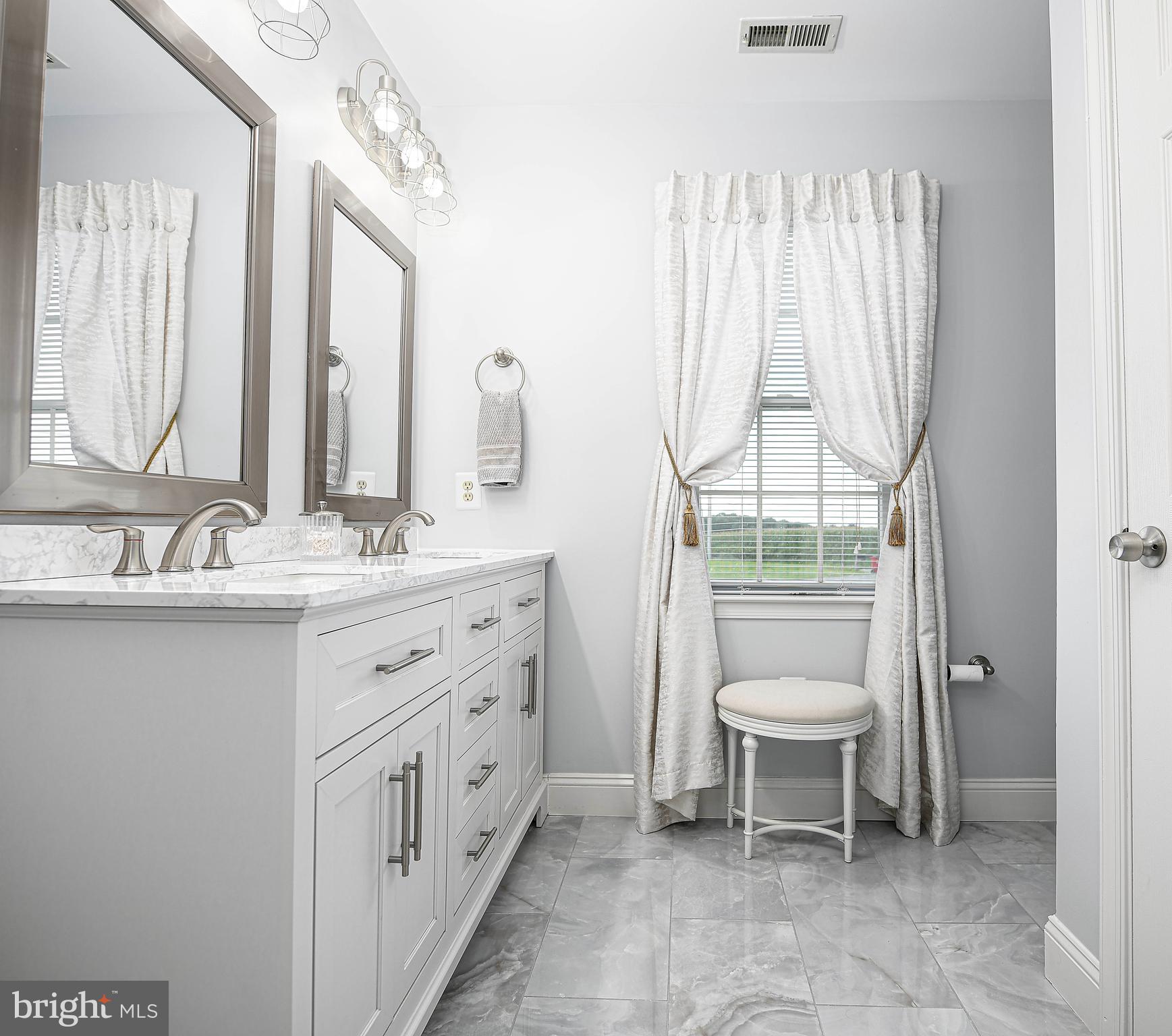 CLAIRES MEADOW - Residential