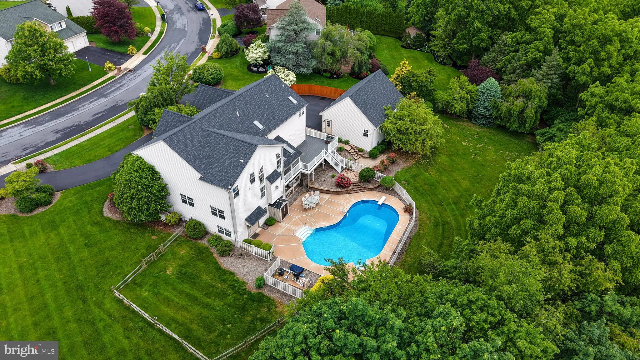 Leesport, Pennsylvania 19533, United States, 4 Bedrooms Bedrooms, ,4 BathroomsBathrooms,Residential,Pending,141546