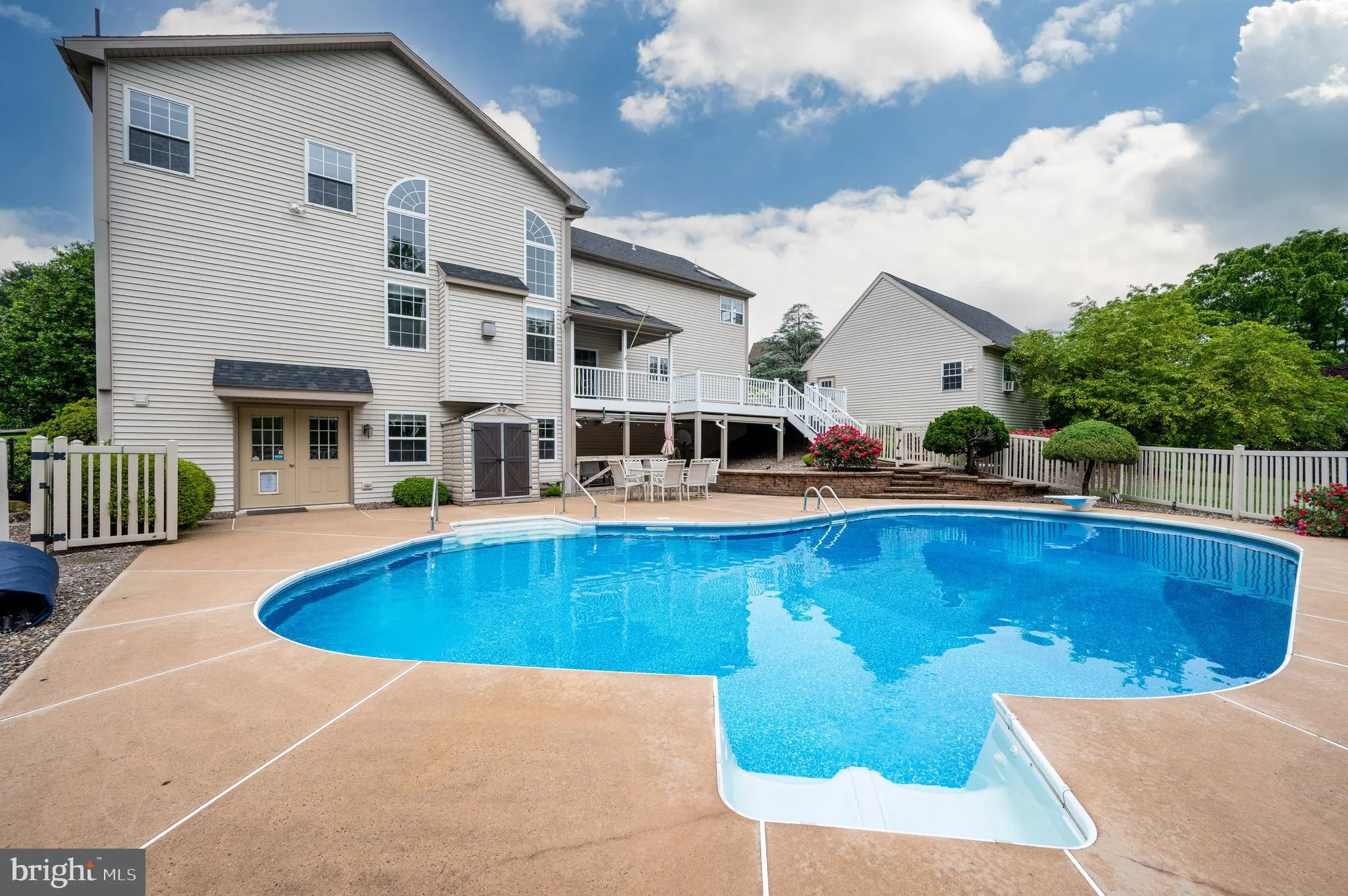 Leesport, Pennsylvania 19533, United States, 4 Bedrooms Bedrooms, ,4 BathroomsBathrooms,Residential,Pending,141546