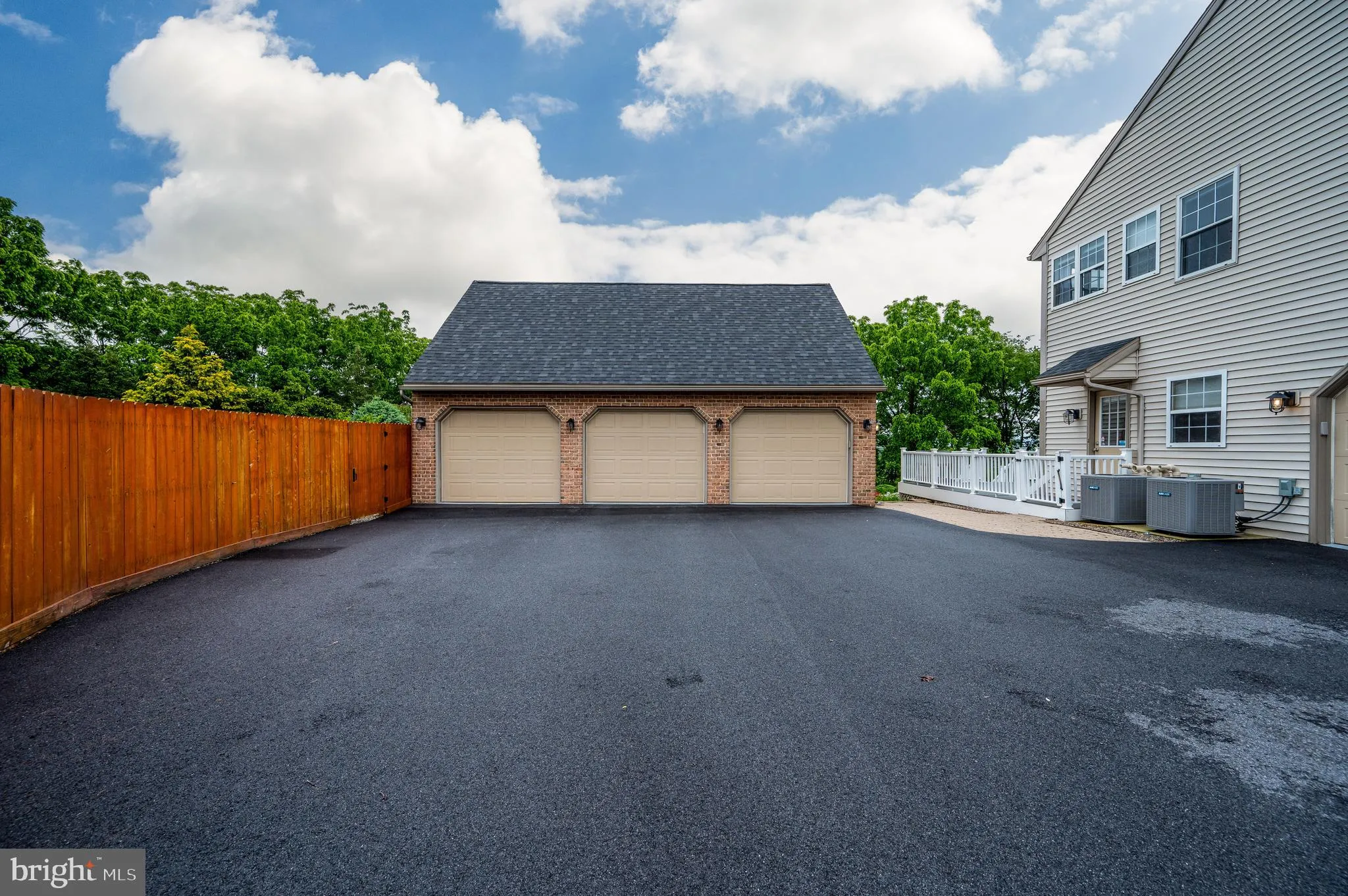Leesport, Pennsylvania 19533, United States, 4 Bedrooms Bedrooms, ,4 BathroomsBathrooms,Residential,Pending,141546