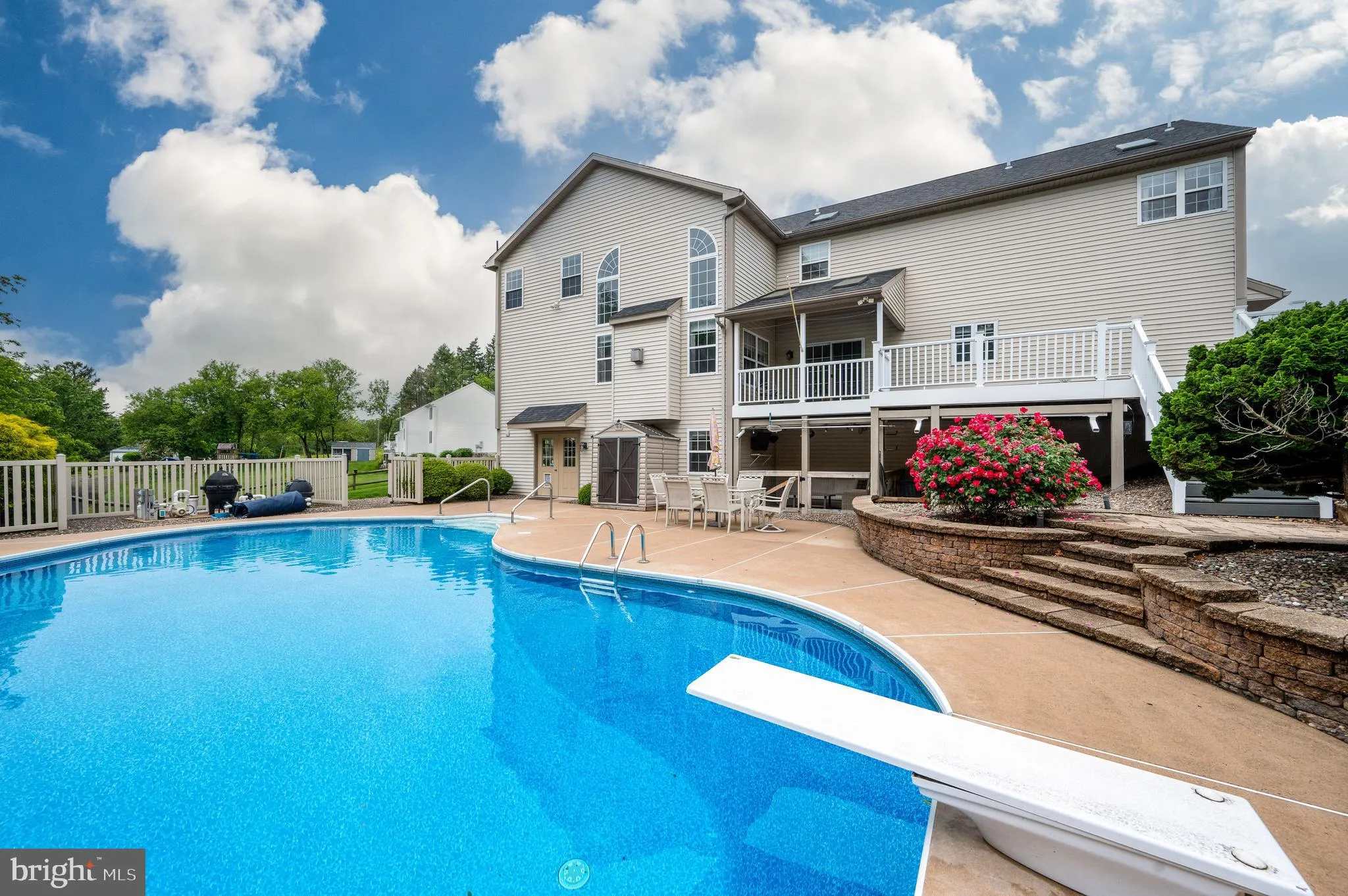 Leesport, Pennsylvania 19533, United States, 4 Bedrooms Bedrooms, ,4 BathroomsBathrooms,Residential,Pending,141546