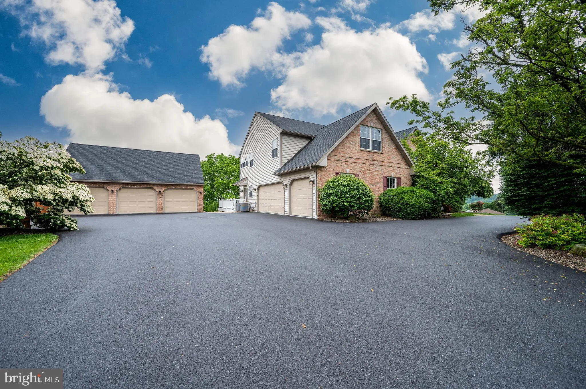 Leesport, Pennsylvania 19533, United States, 4 Bedrooms Bedrooms, ,4 BathroomsBathrooms,Residential,Pending,141546