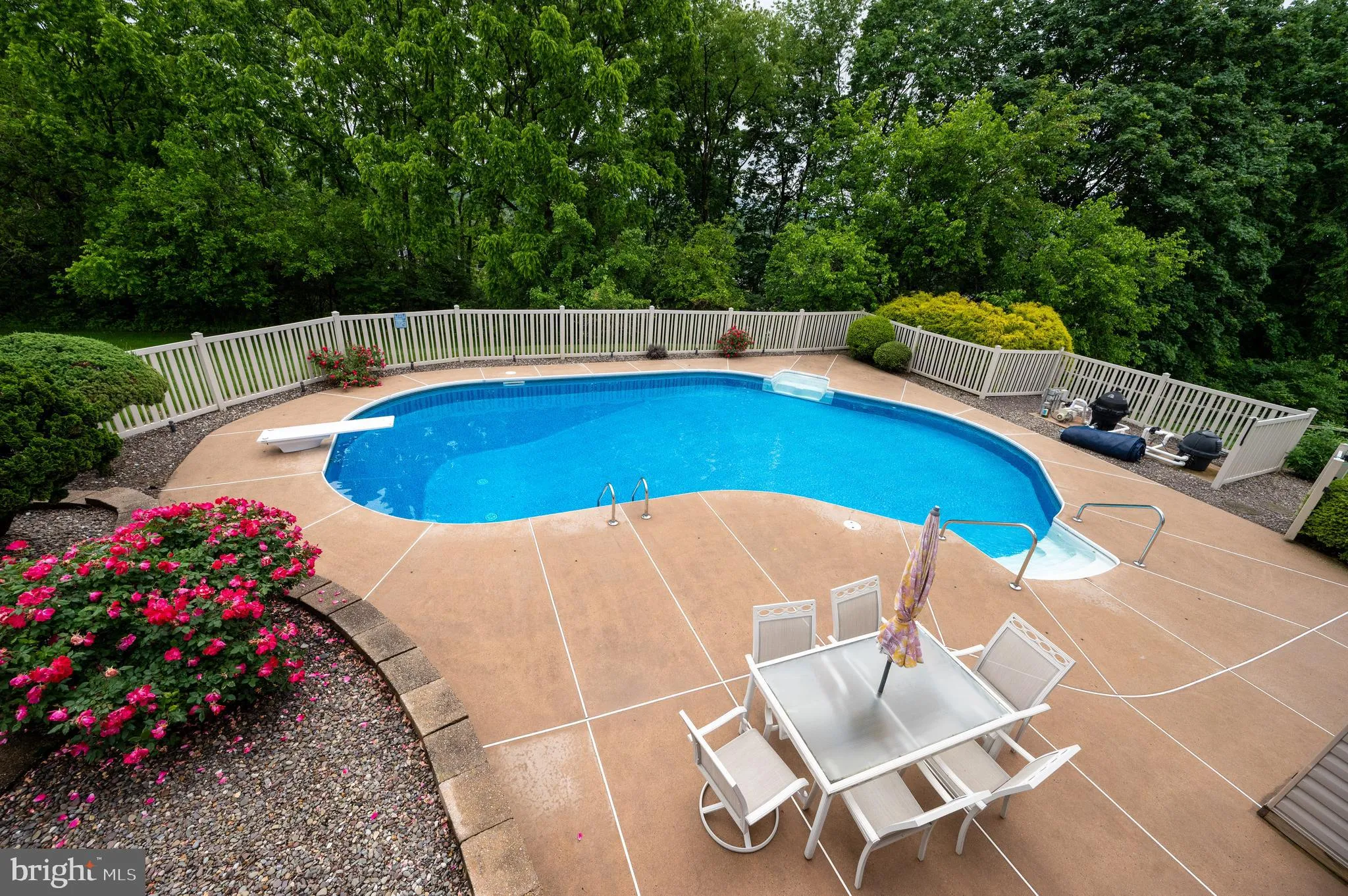 Leesport, Pennsylvania 19533, United States, 4 Bedrooms Bedrooms, ,4 BathroomsBathrooms,Residential,Pending,141546