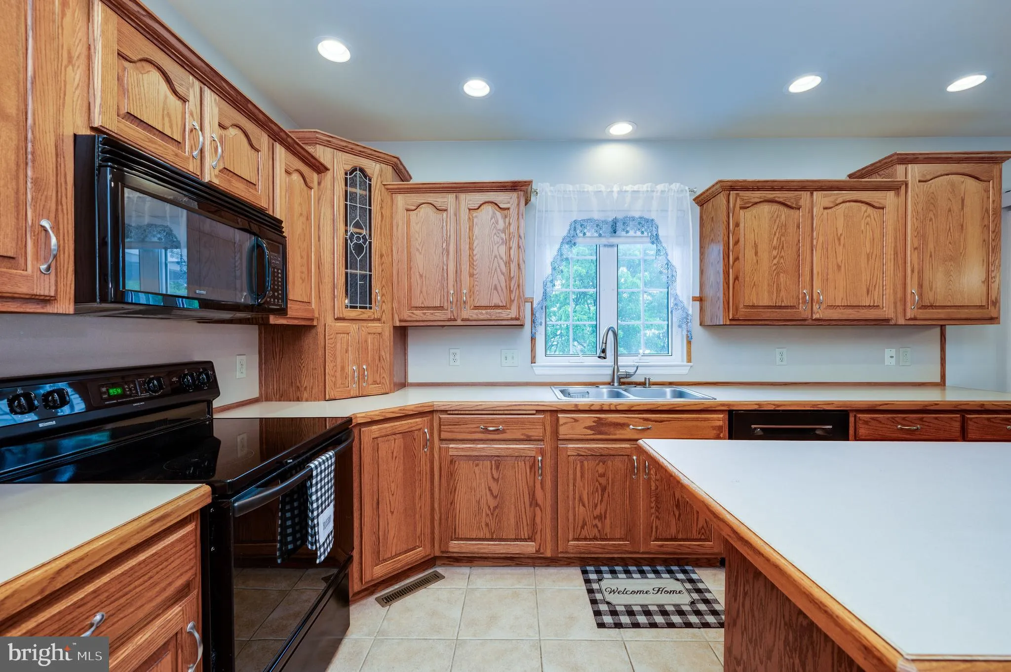 Leesport, Pennsylvania 19533, United States, 4 Bedrooms Bedrooms, ,4 BathroomsBathrooms,Residential,Pending,141546