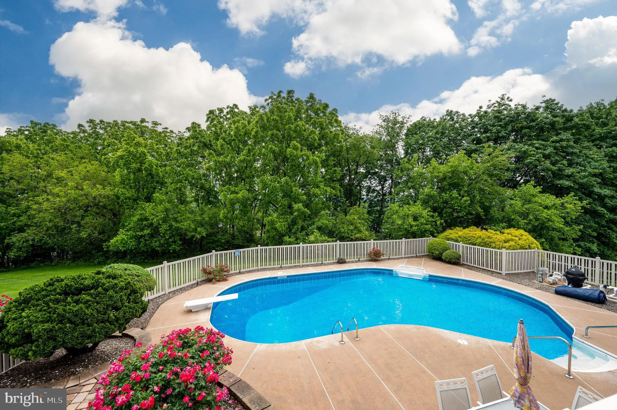 Leesport, Pennsylvania 19533, United States, 4 Bedrooms Bedrooms, ,4 BathroomsBathrooms,Residential,Pending,141546