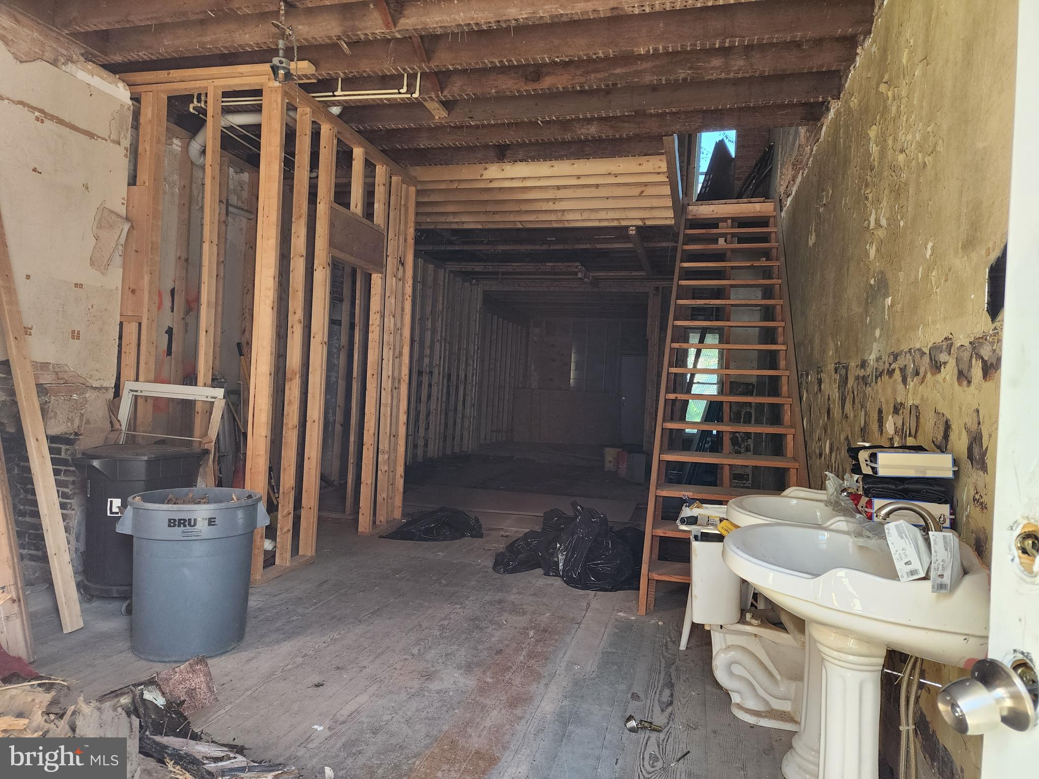 SANDTOWN-WINCHESTER - Residential