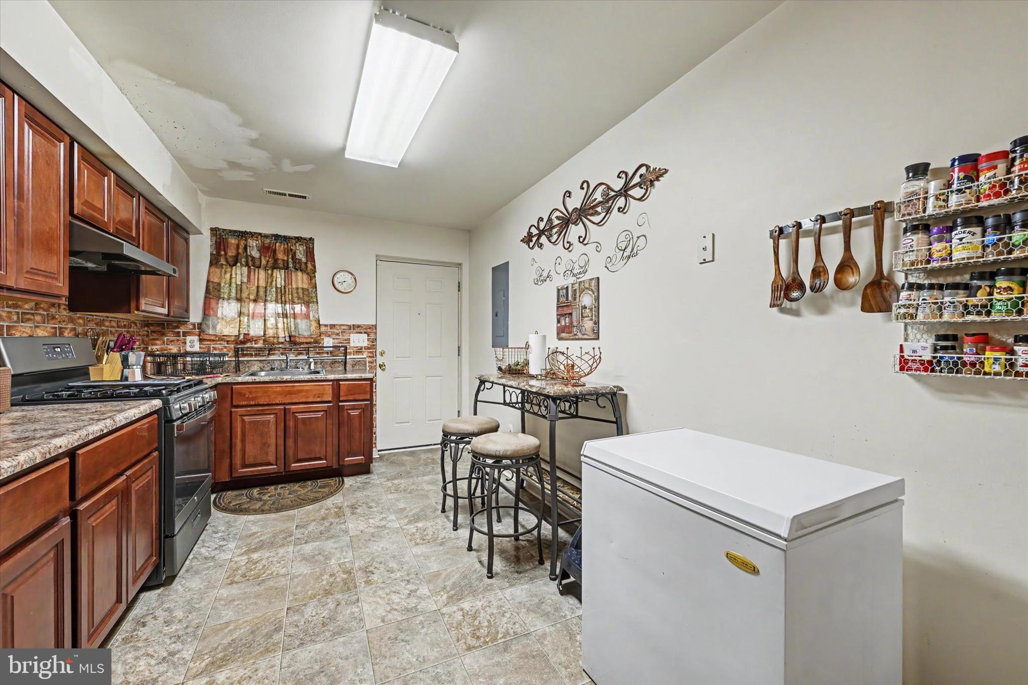 SANDTOWN-WINCHESTER - Residential