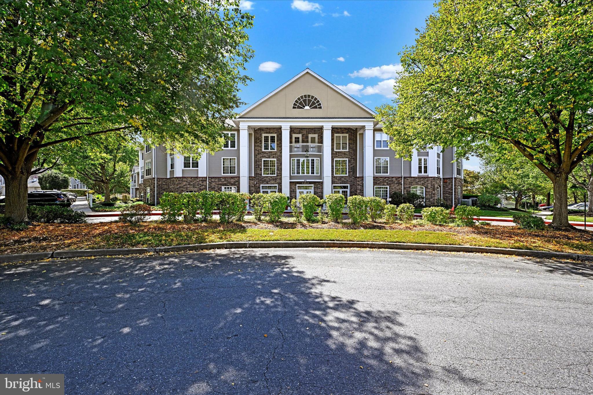 ENGLISH COUNTRY MANOR - Residential